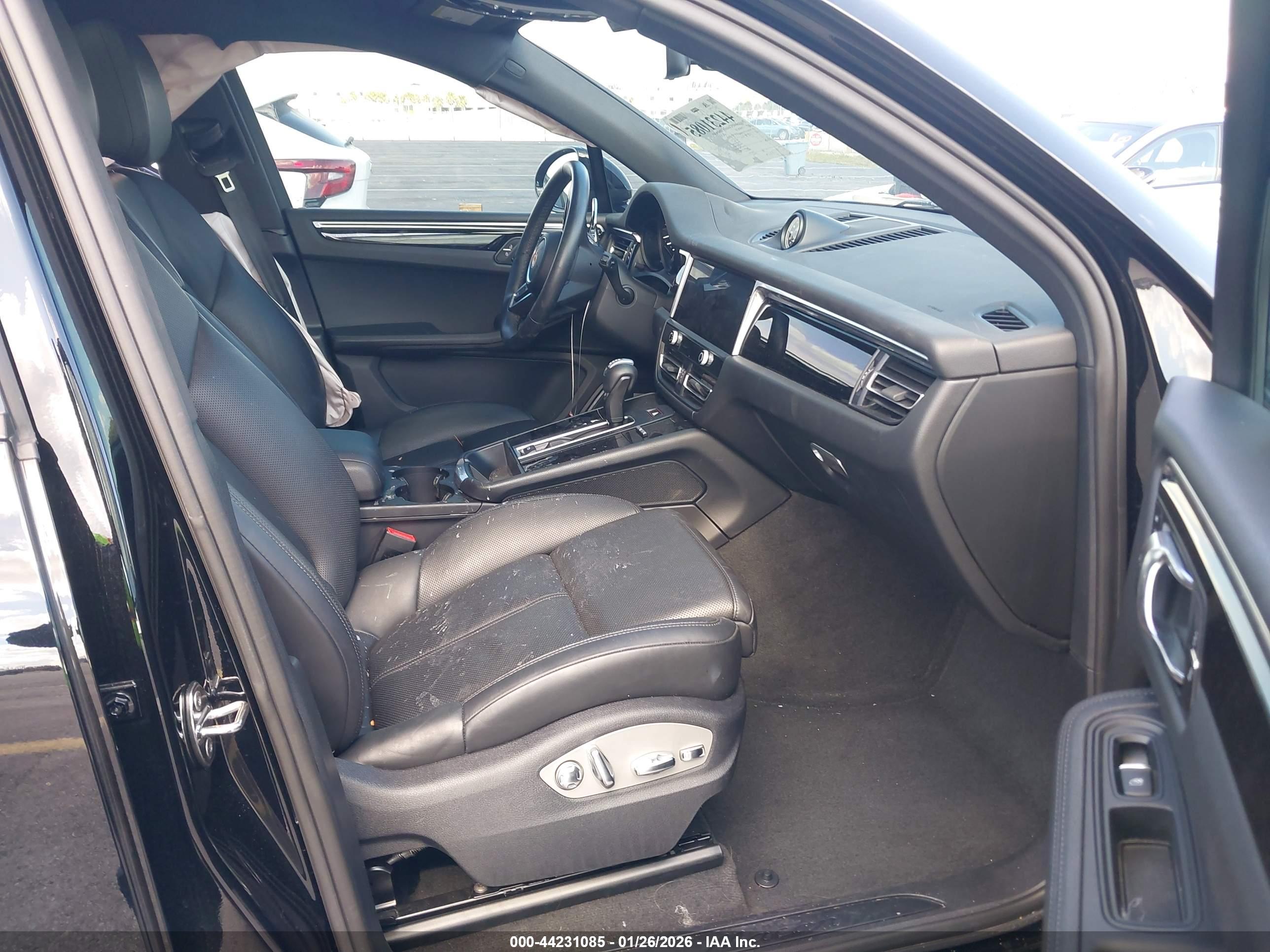 PORSCHE MACAN image 5