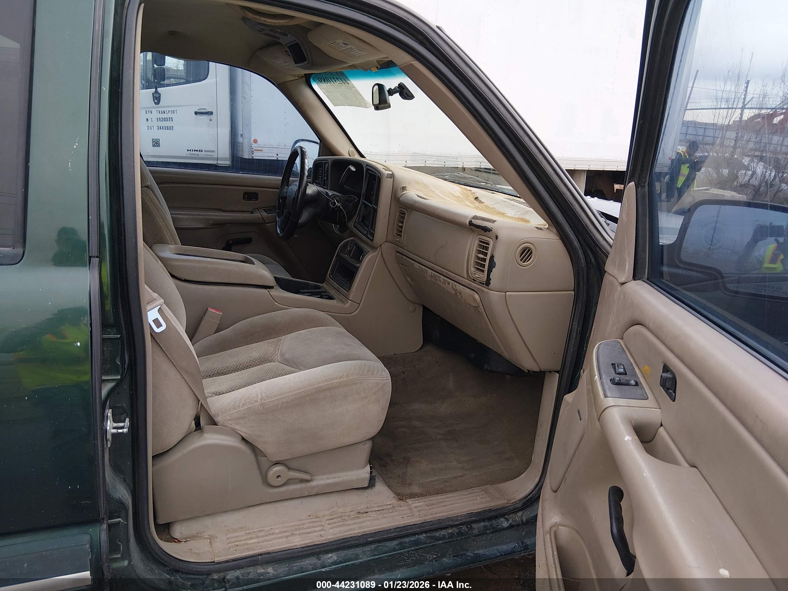 CHEVROLET SILVERADO image 5