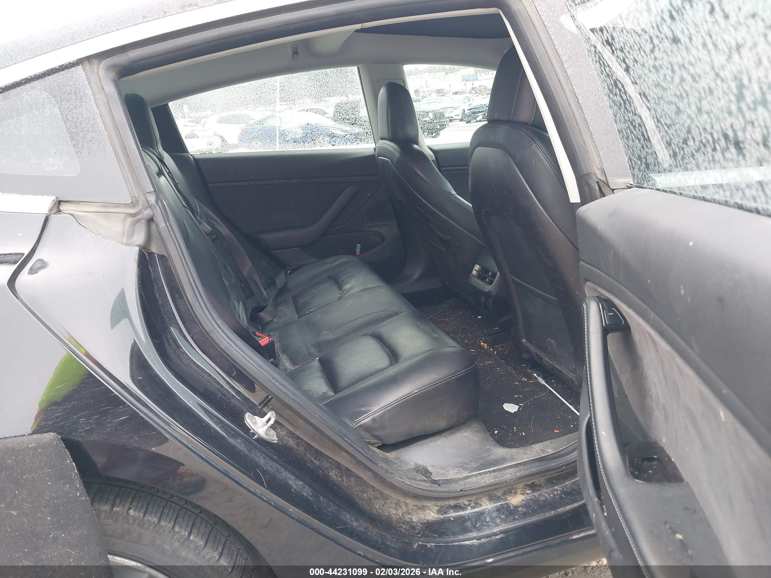 TESLA MODEL image 8