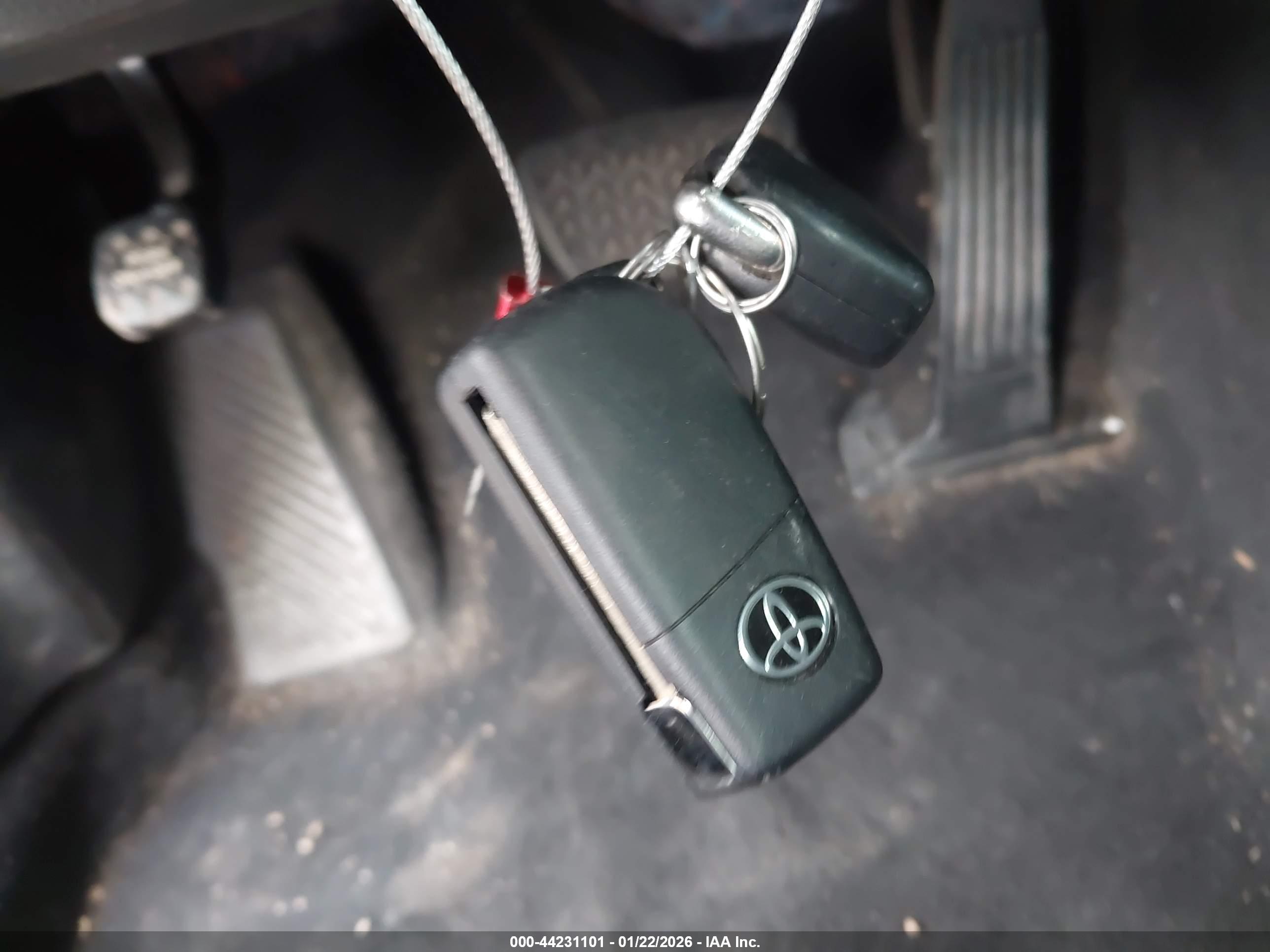 TOYOTA CAMRY image 11