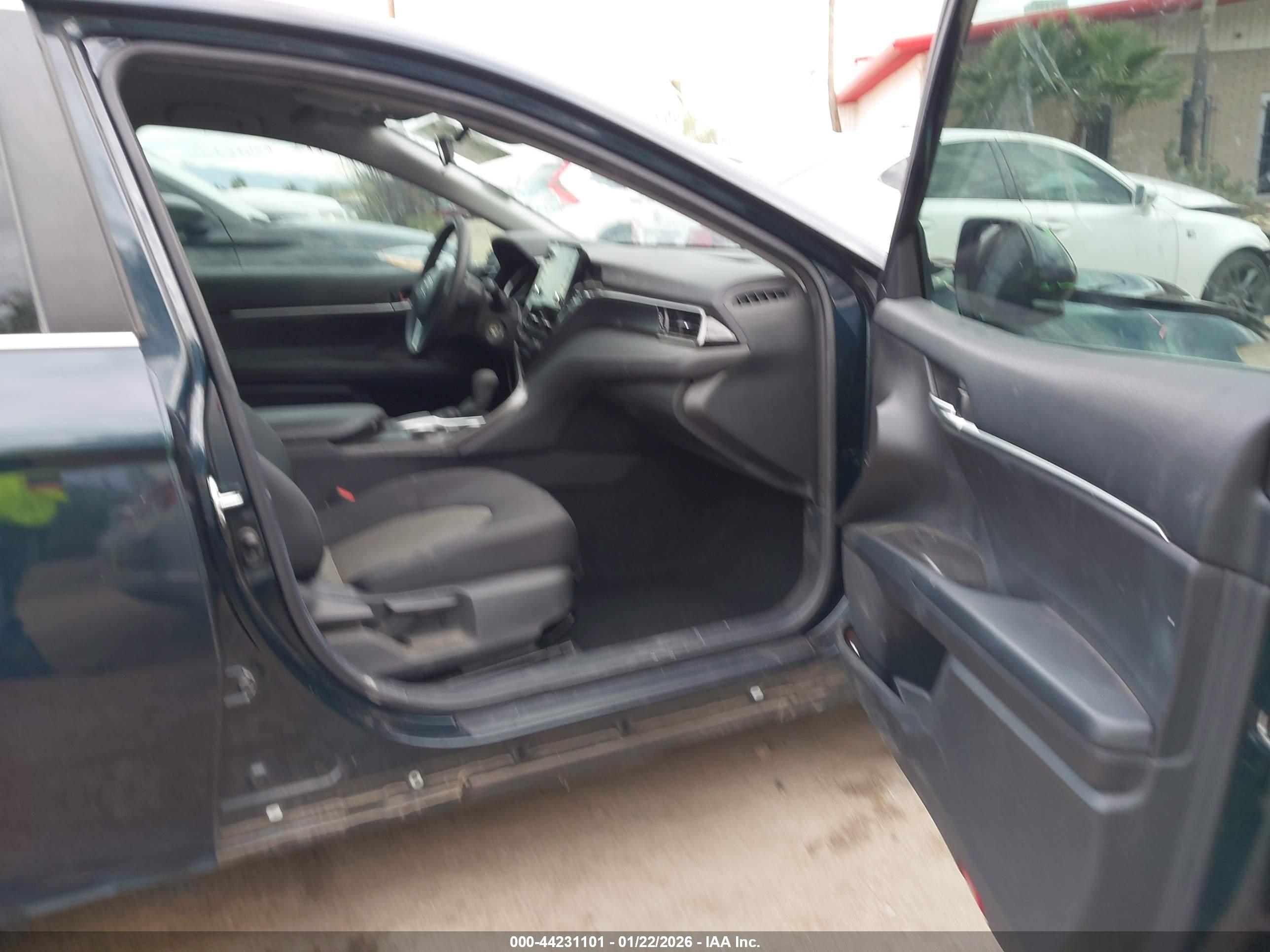 TOYOTA CAMRY image 5