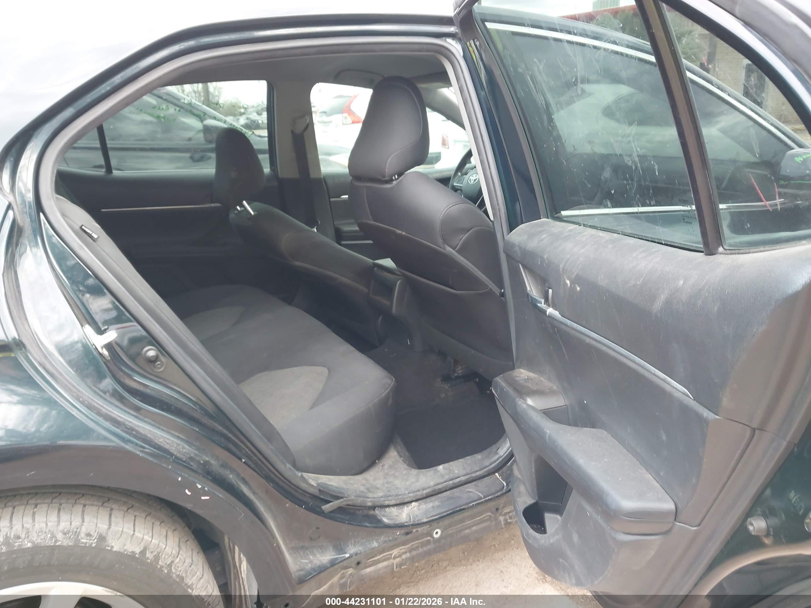 TOYOTA CAMRY image 8