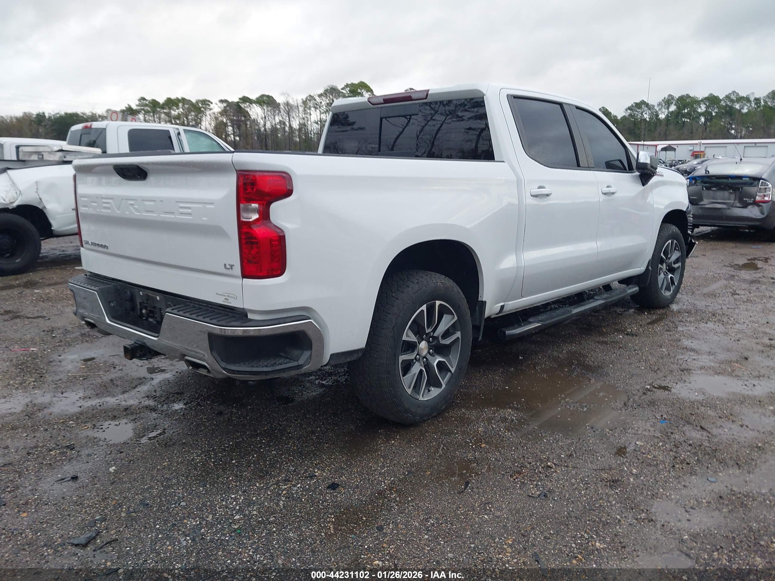 CHEVROLET SILVERADO image 4