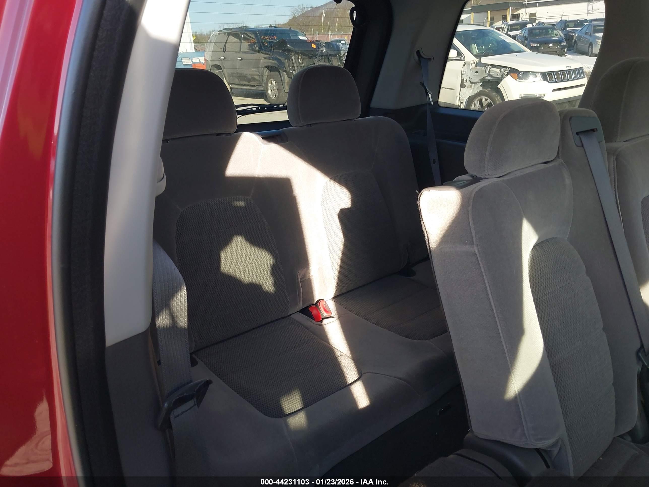 FORD EXPLORER image 8
