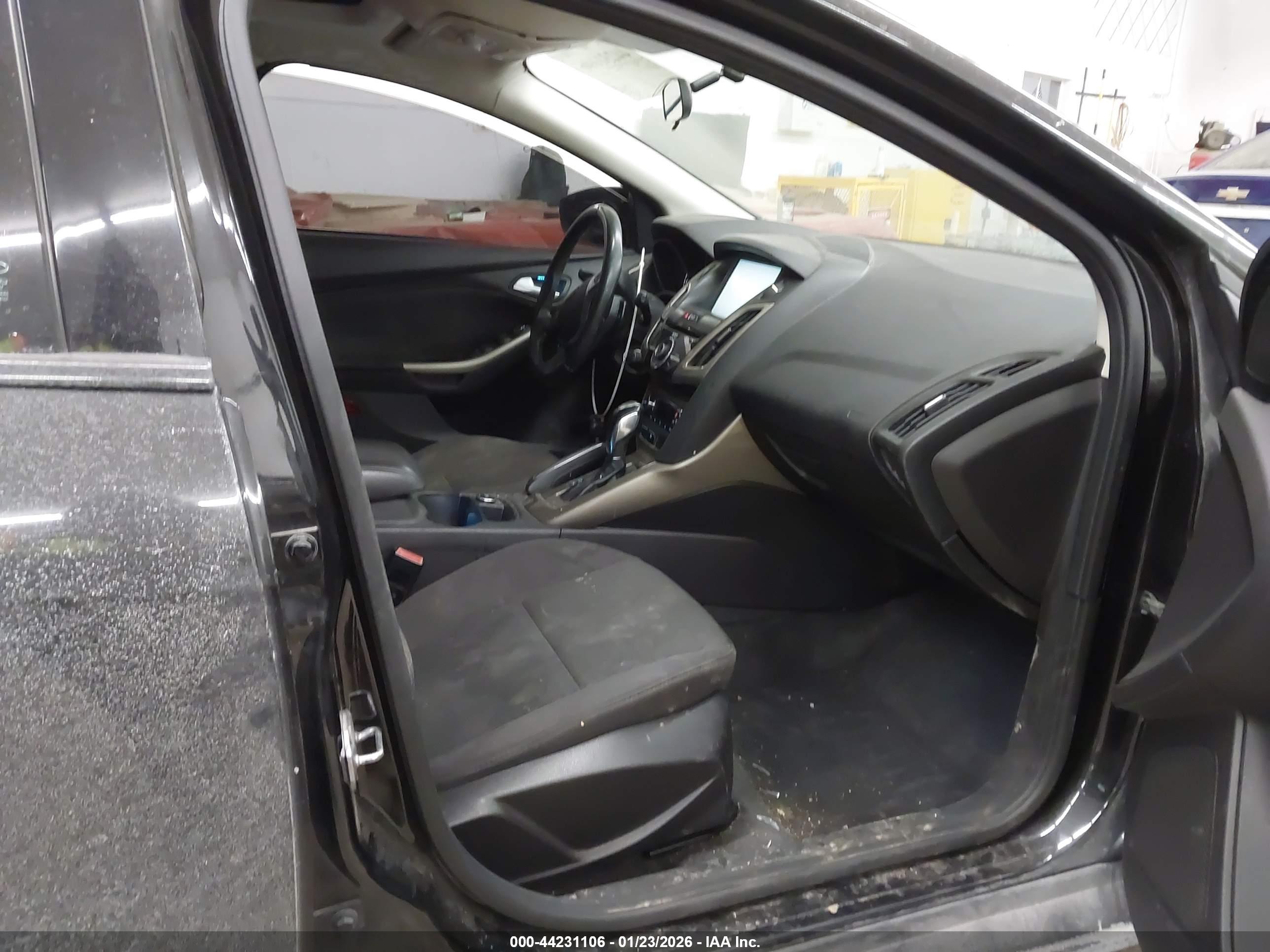 FORD FOCUS image 5