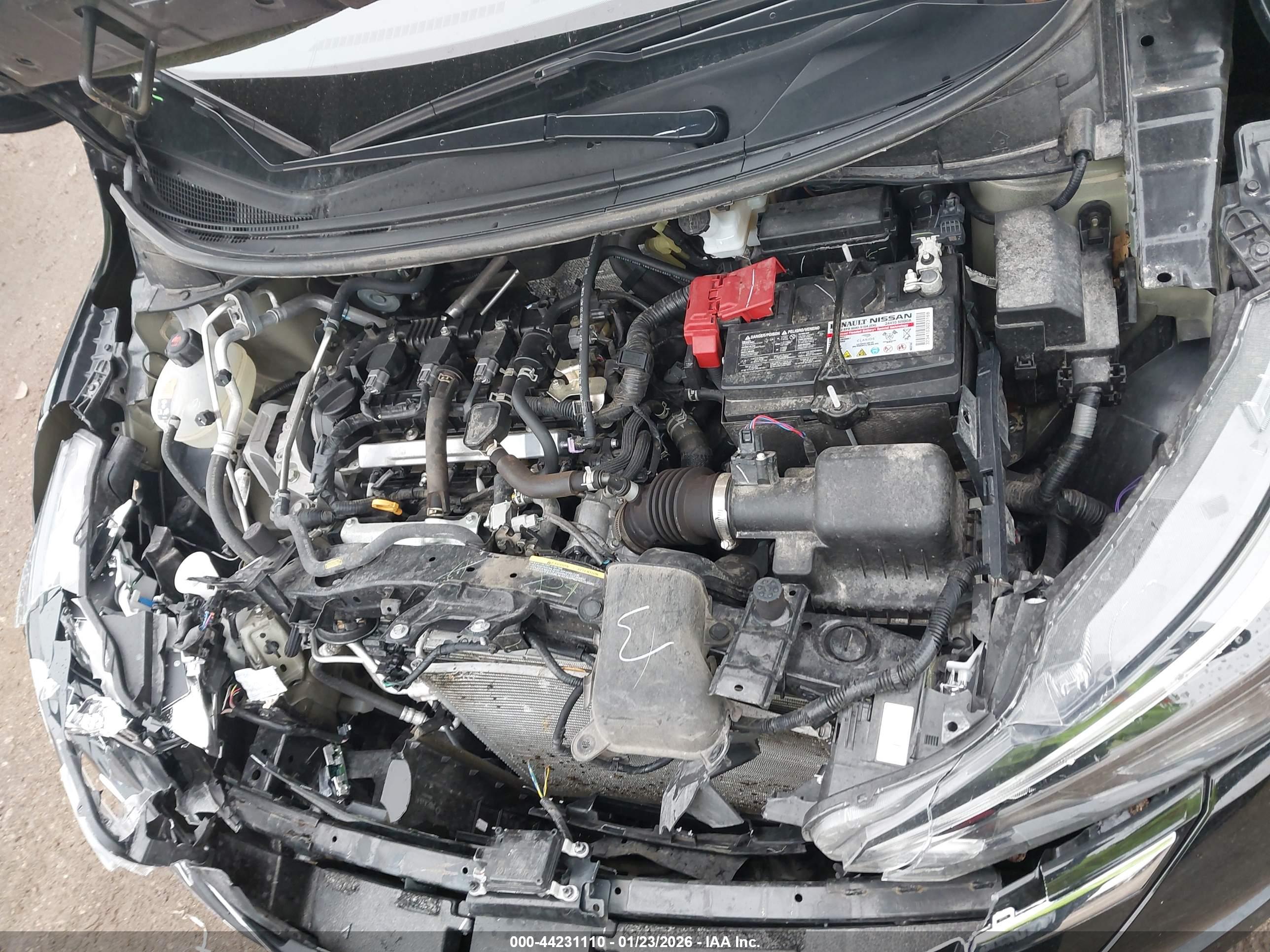 NISSAN VERSA image 10