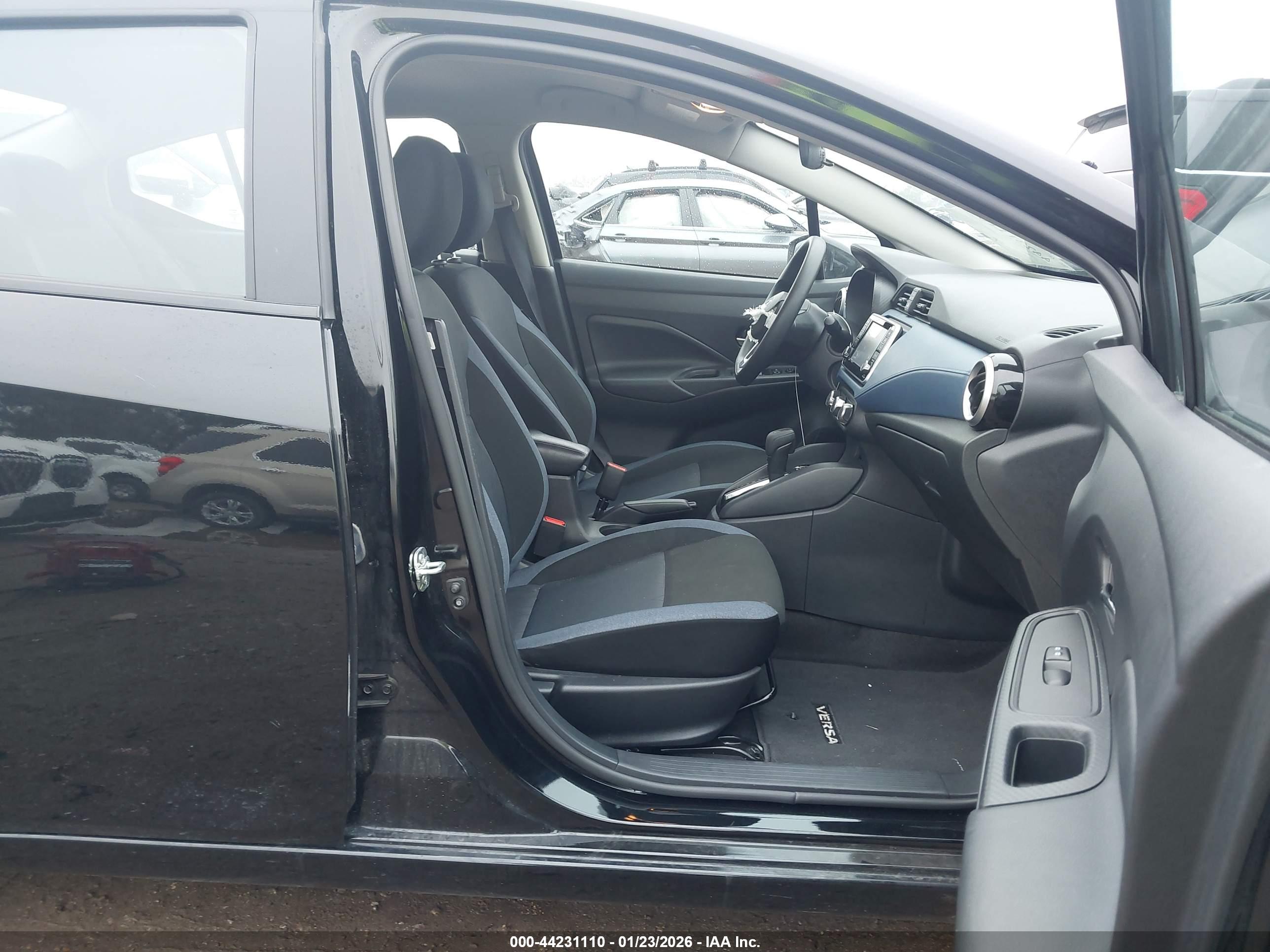NISSAN VERSA image 5