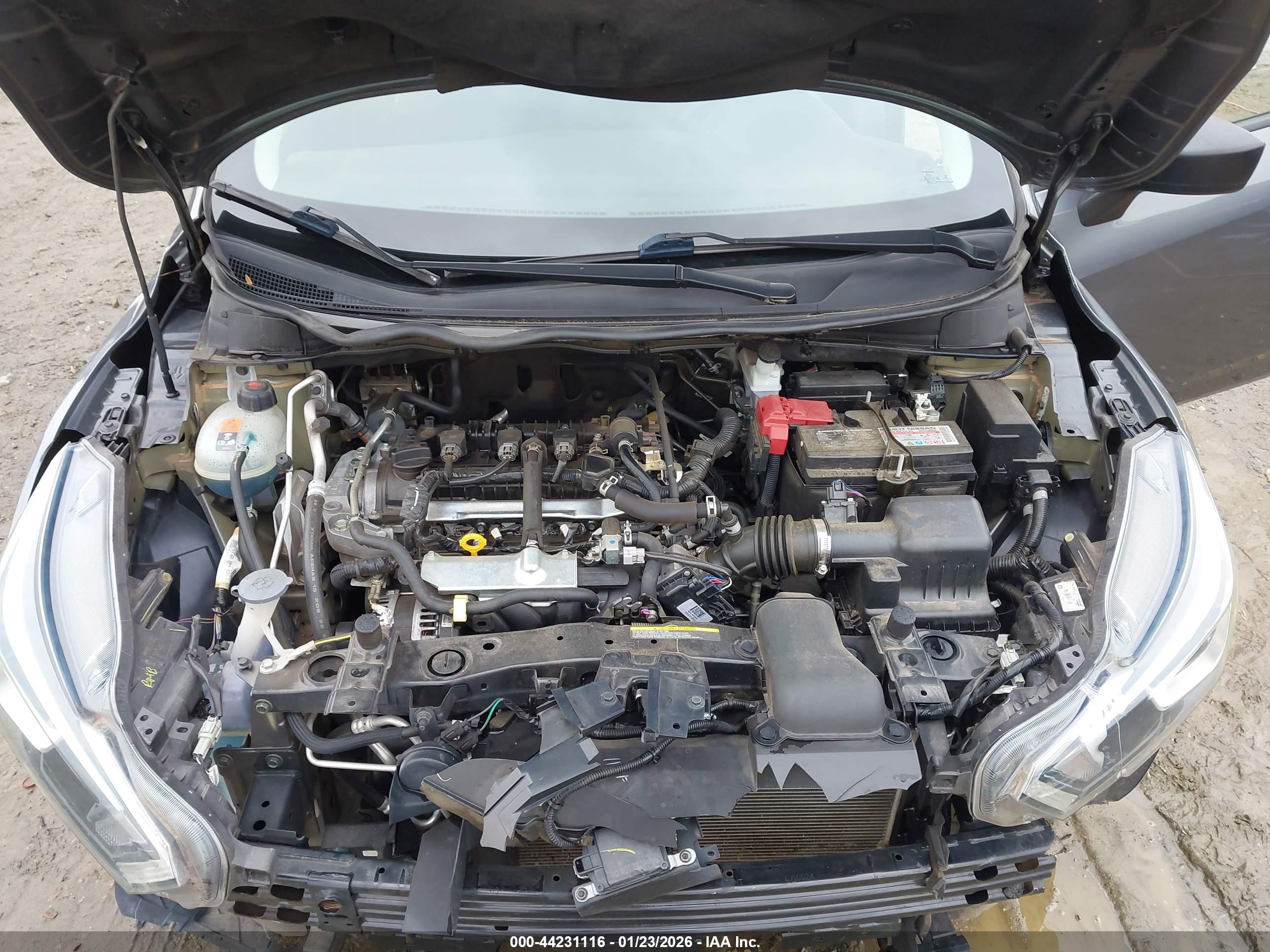 NISSAN VERSA image 10