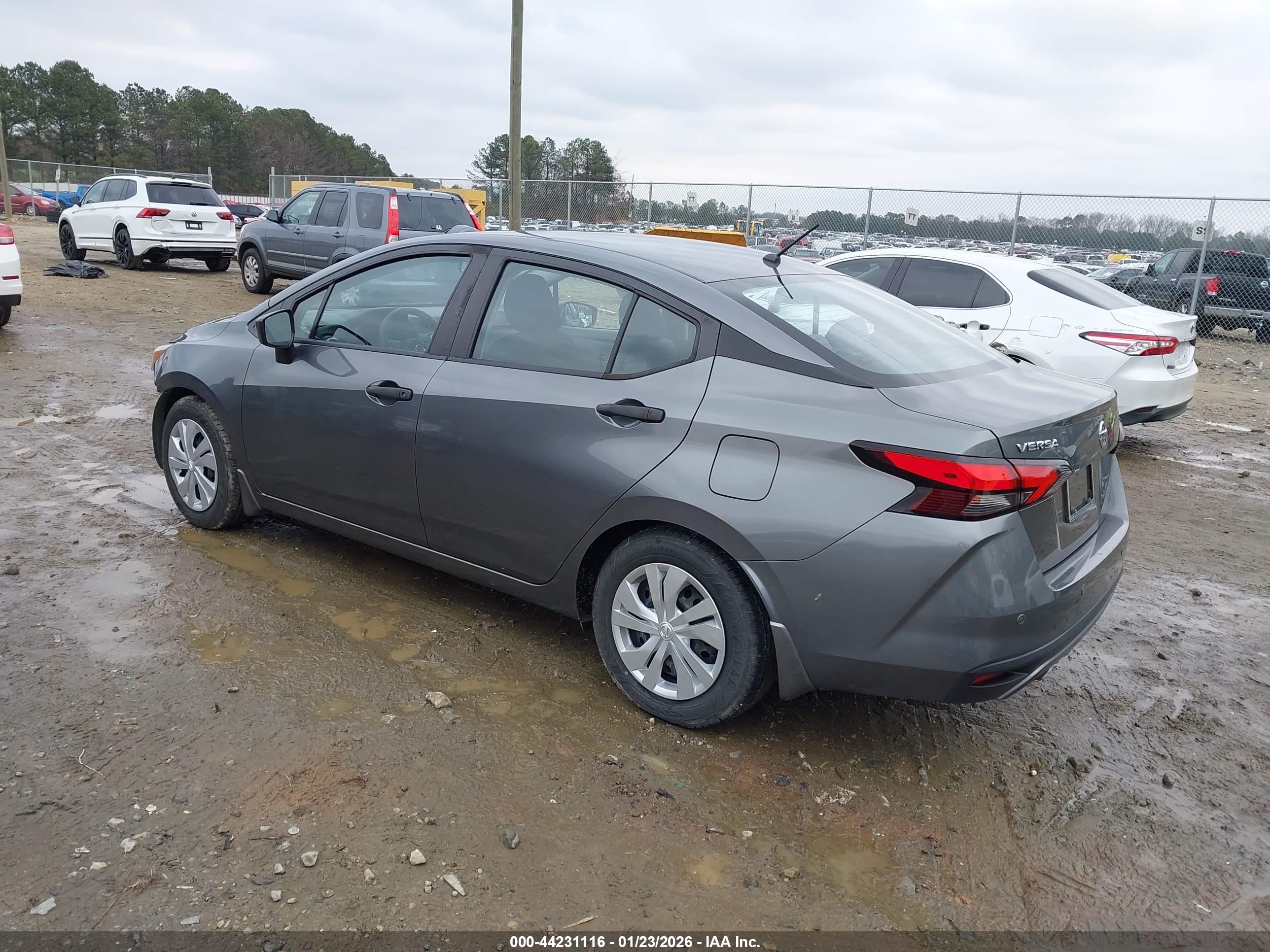 NISSAN VERSA image 3