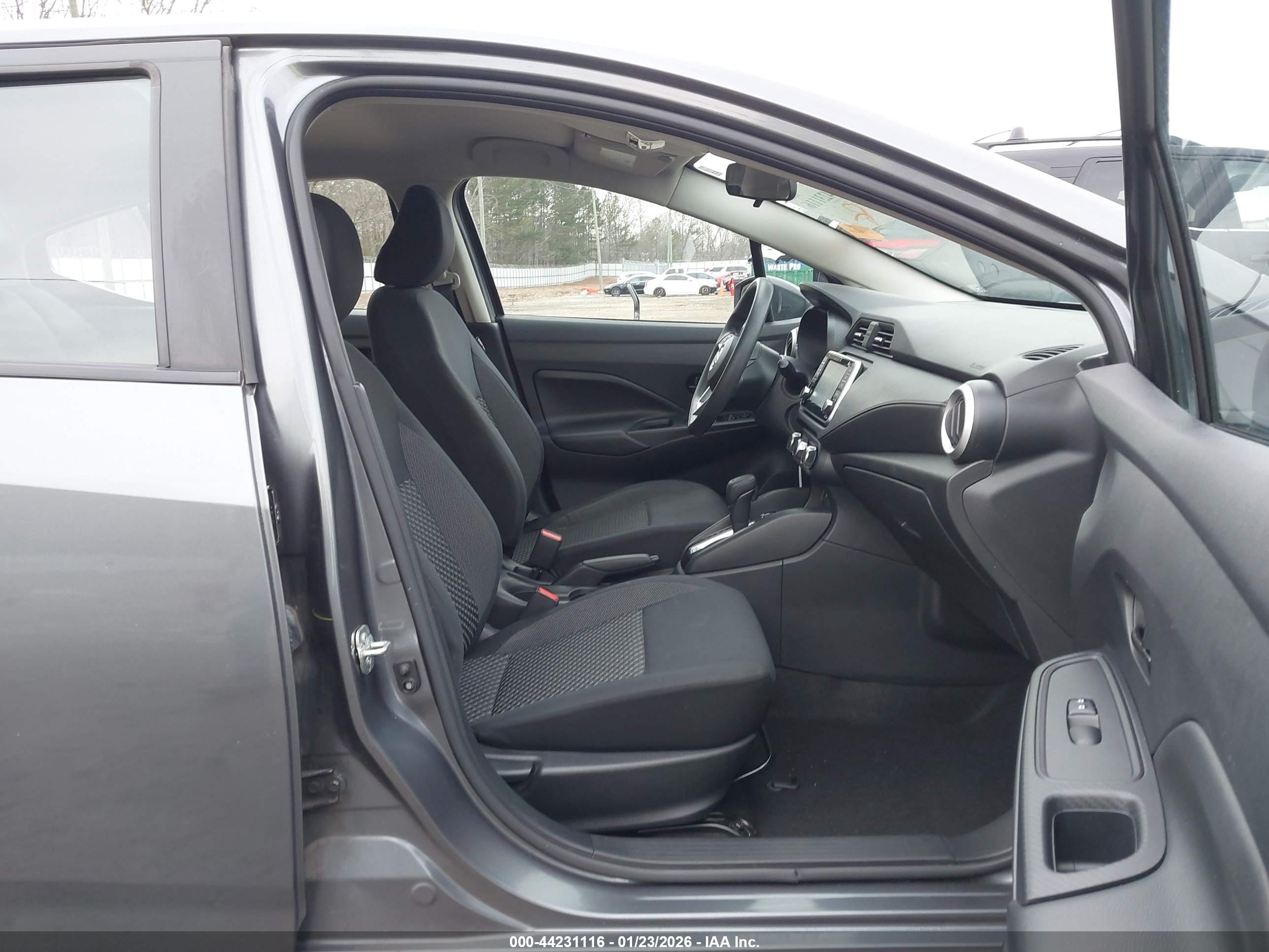NISSAN VERSA image 5