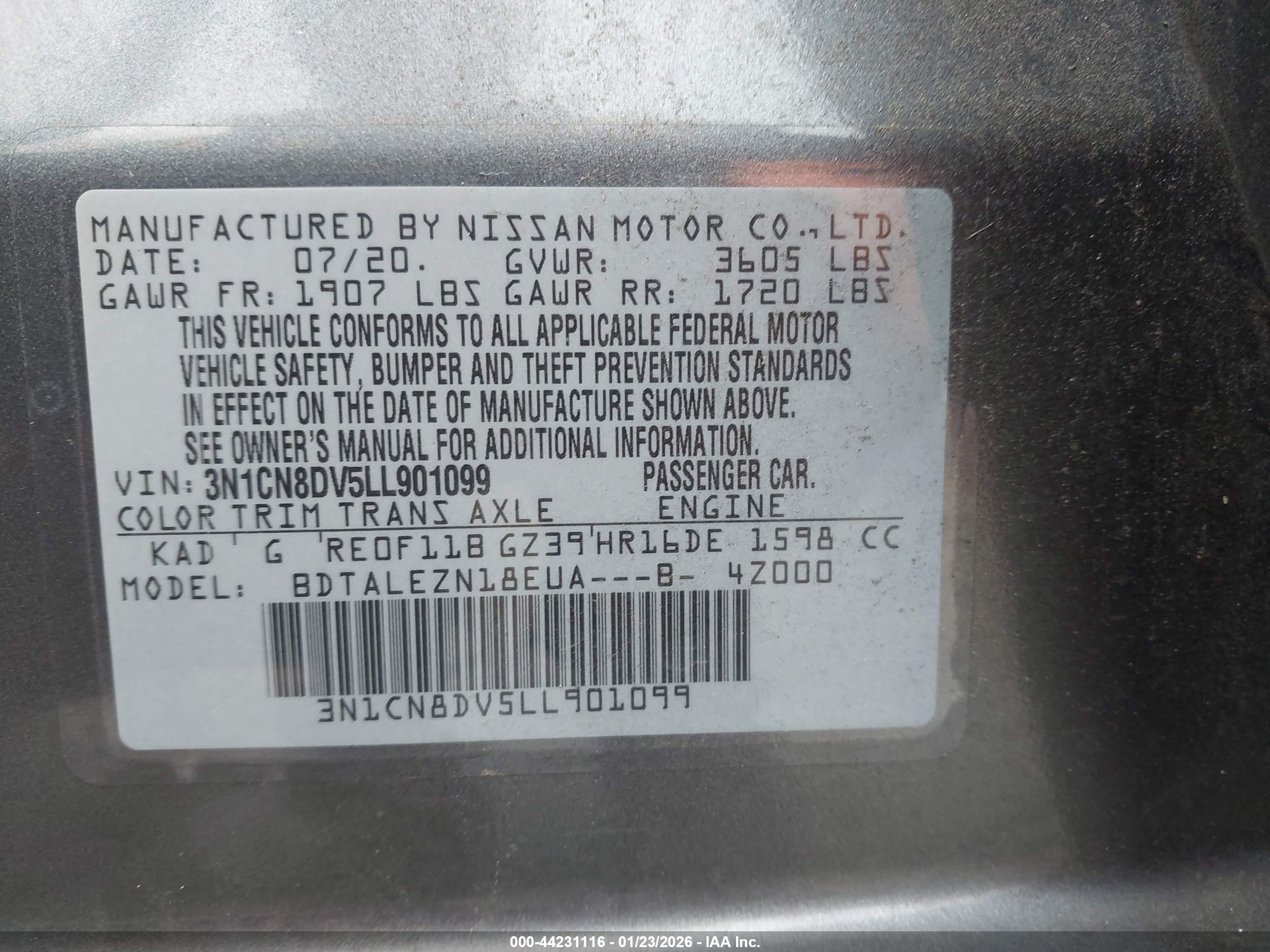 NISSAN VERSA image 9
