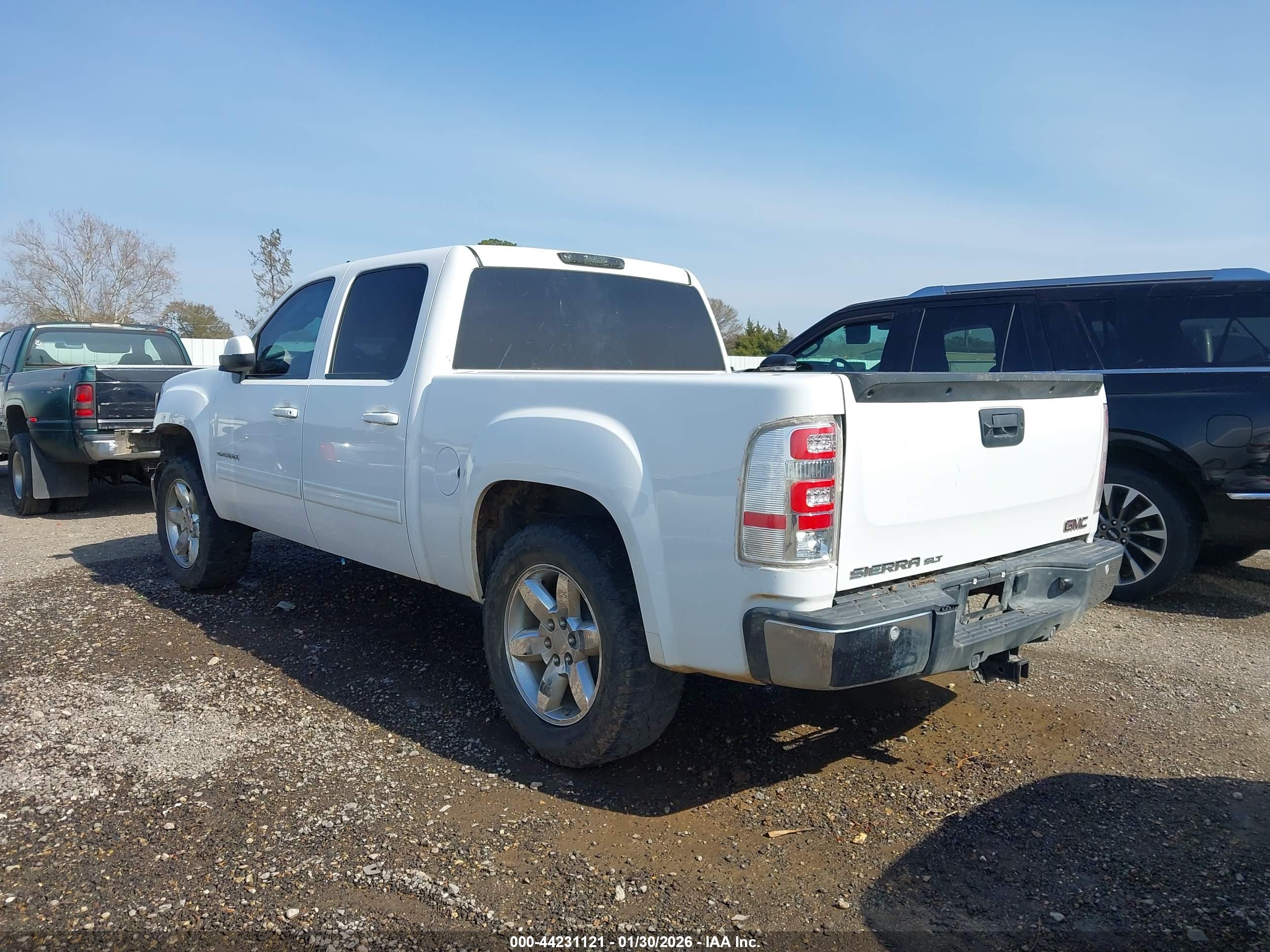 GMC SIERRA image 3