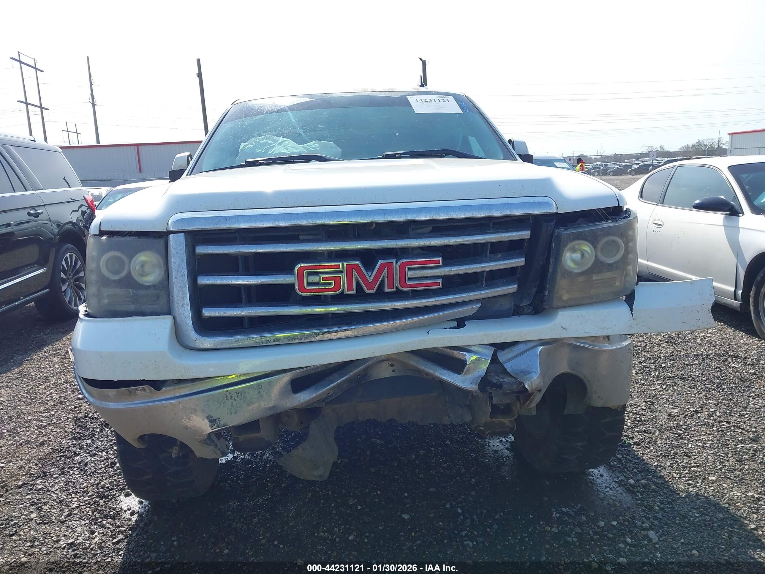 GMC SIERRA image 6