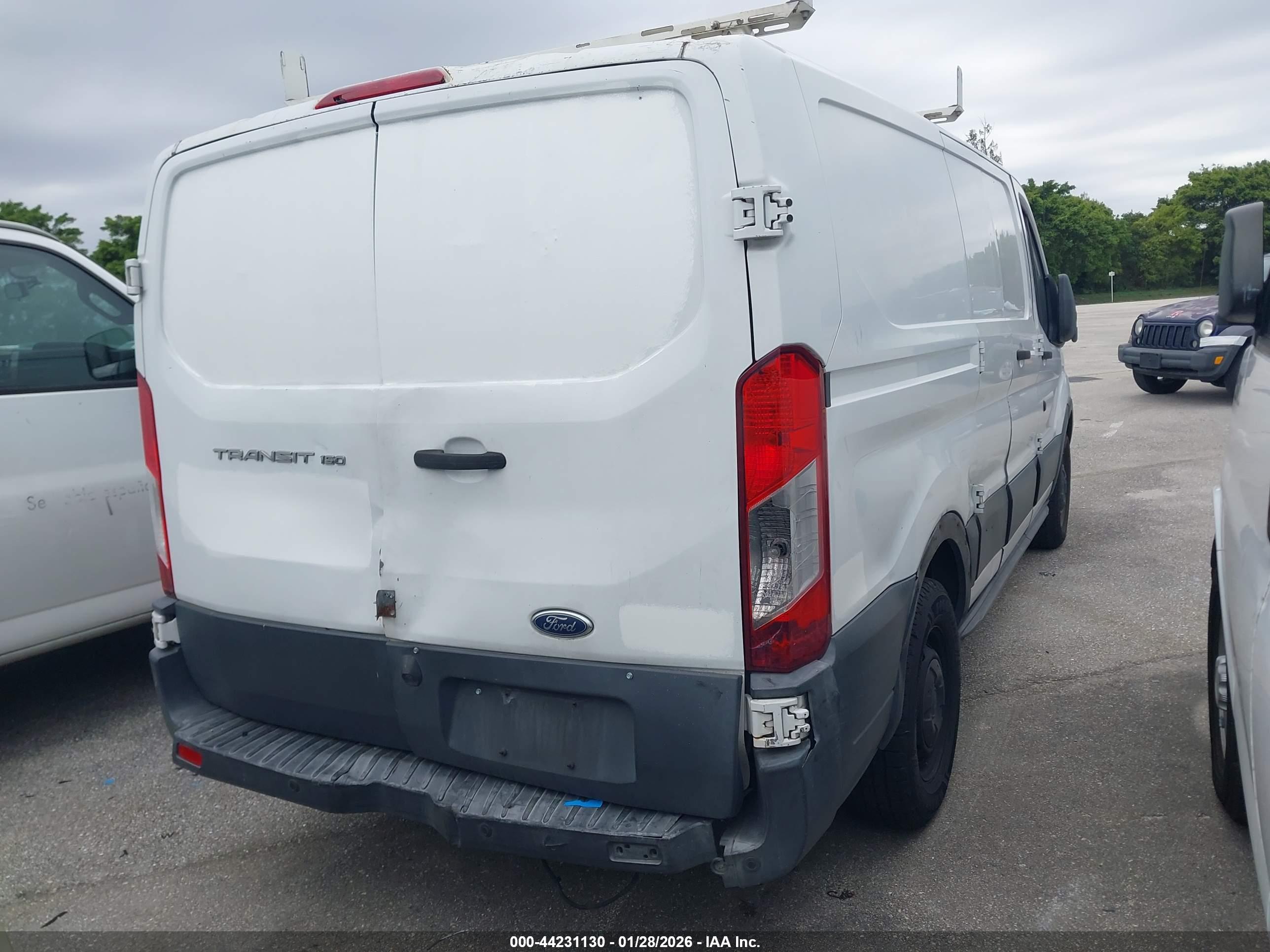 FORD TRANSIT-150 image 4