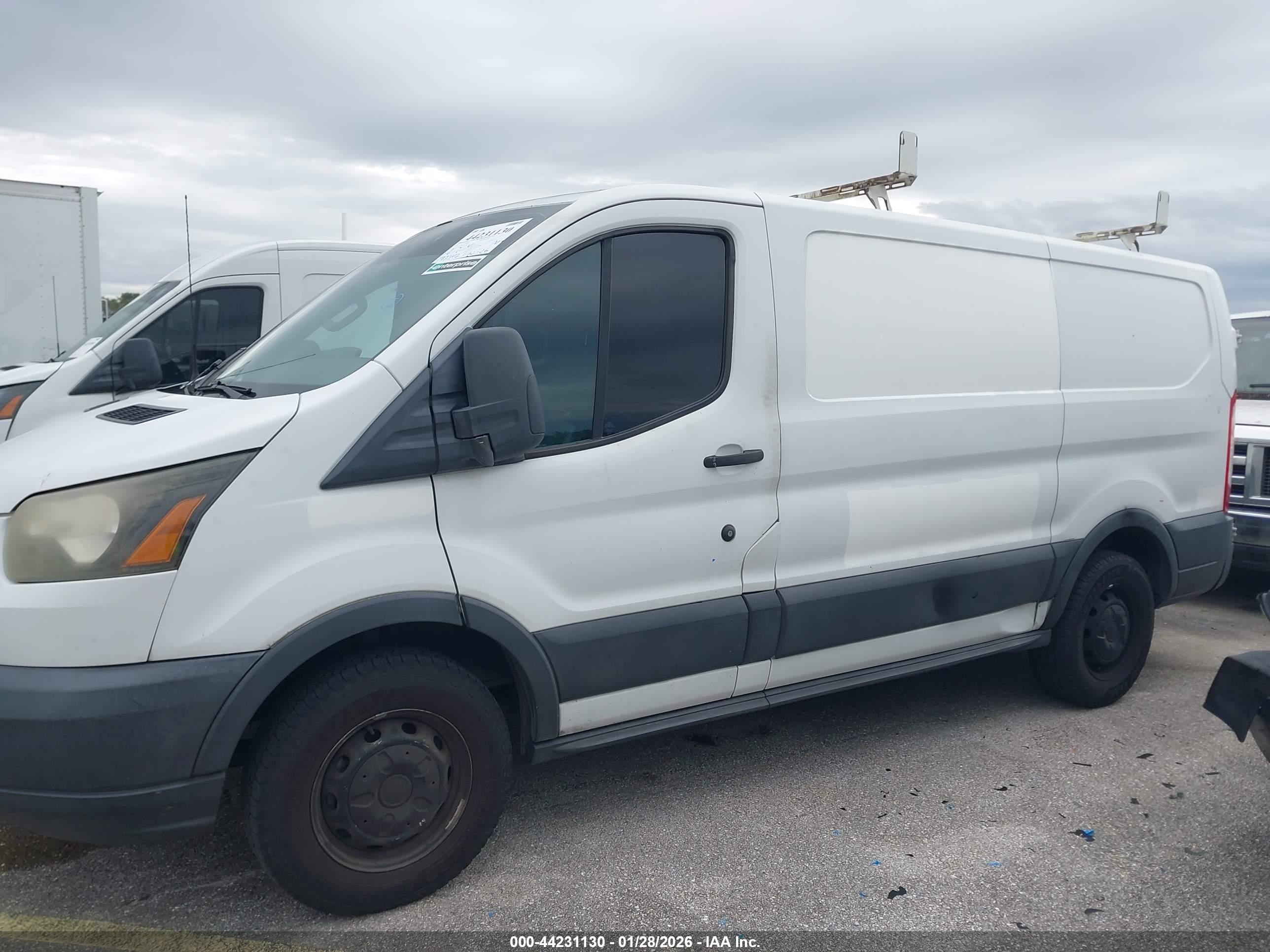 FORD TRANSIT-150 image 6