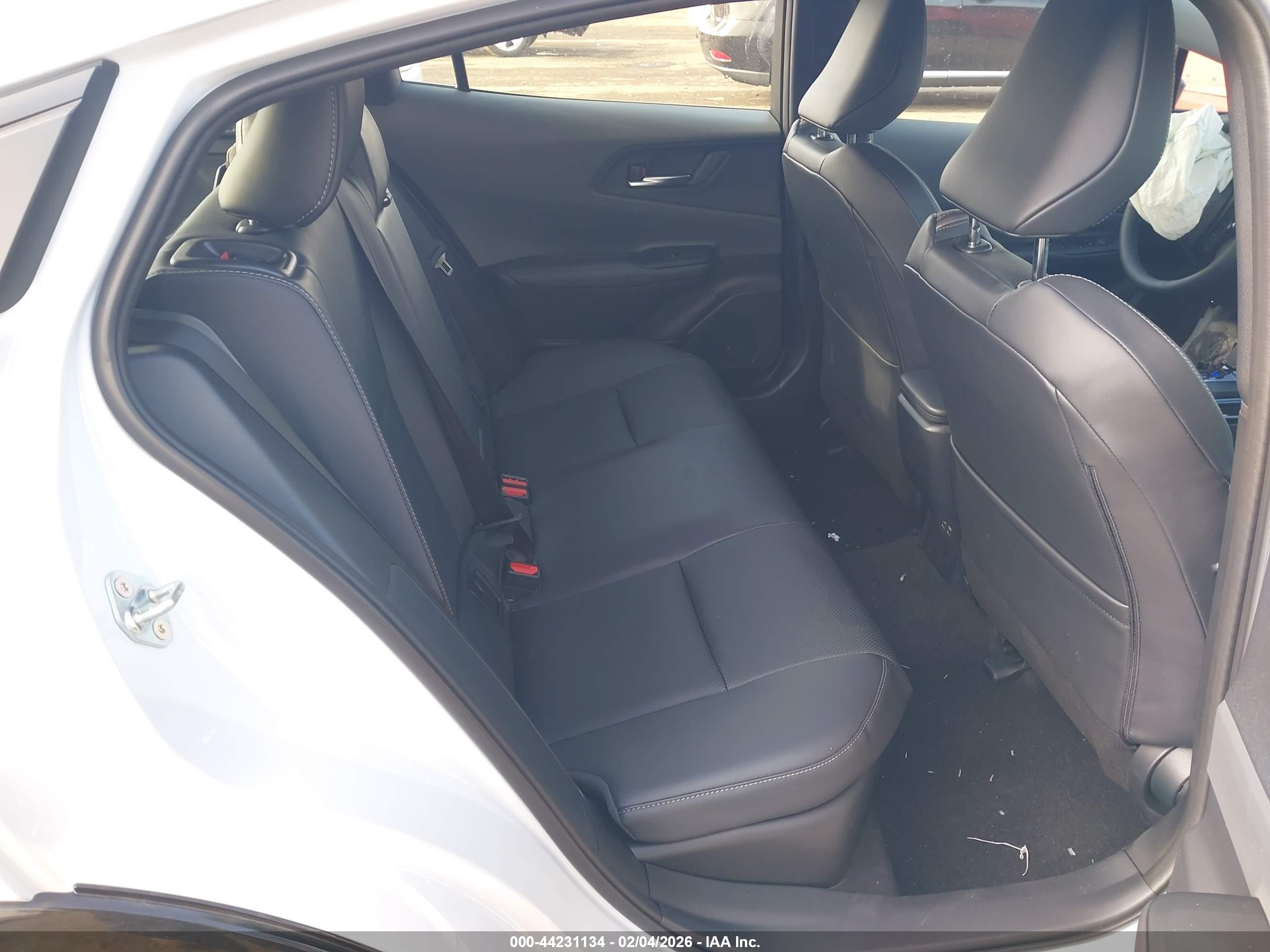 TOYOTA PRIUS image 8