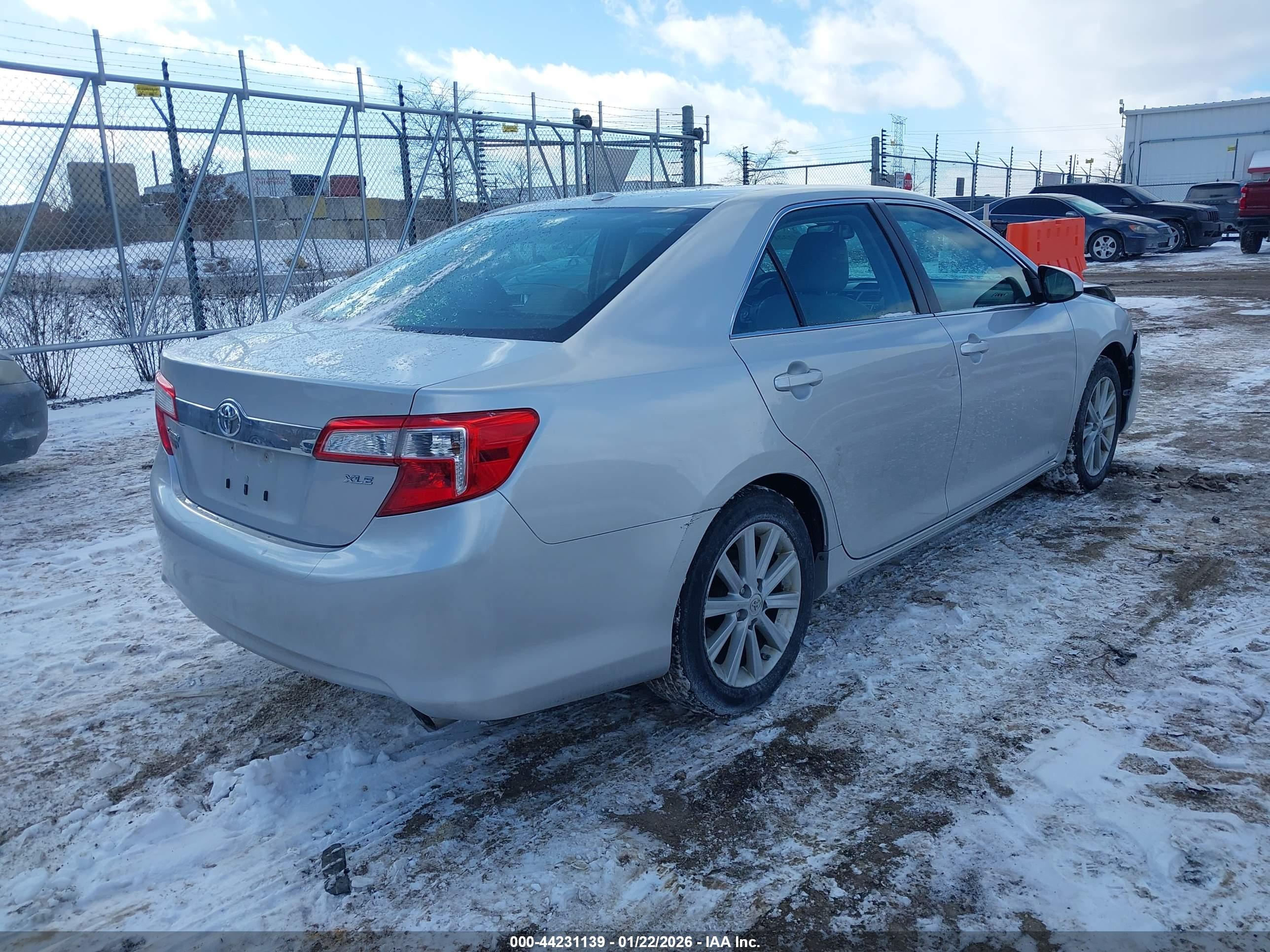 TOYOTA CAMRY image 4