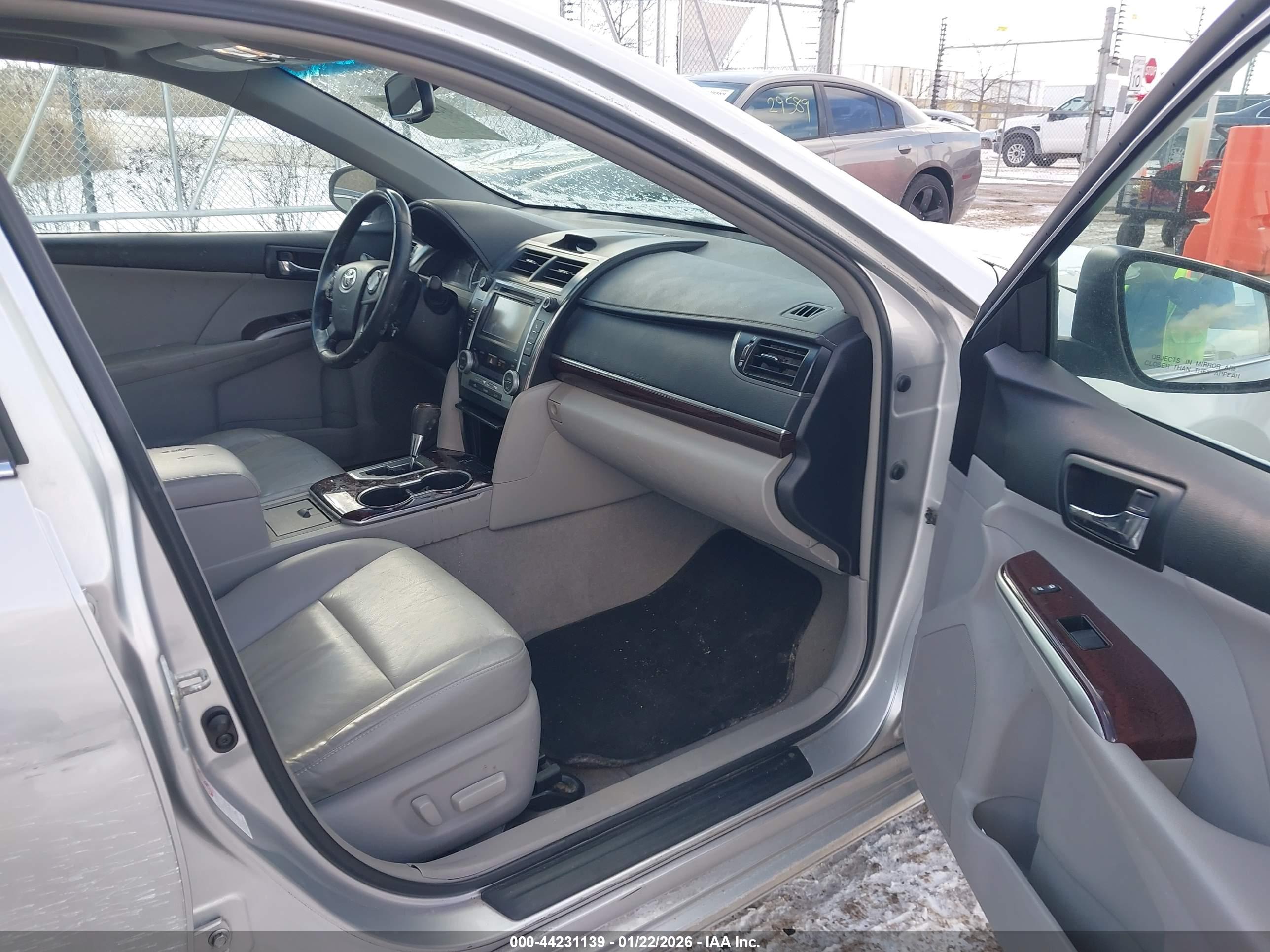 TOYOTA CAMRY image 5