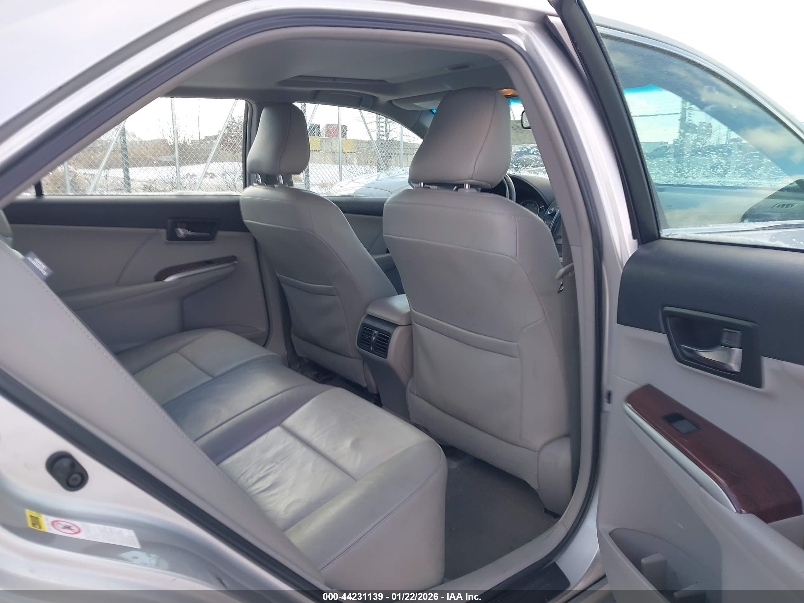 TOYOTA CAMRY image 8