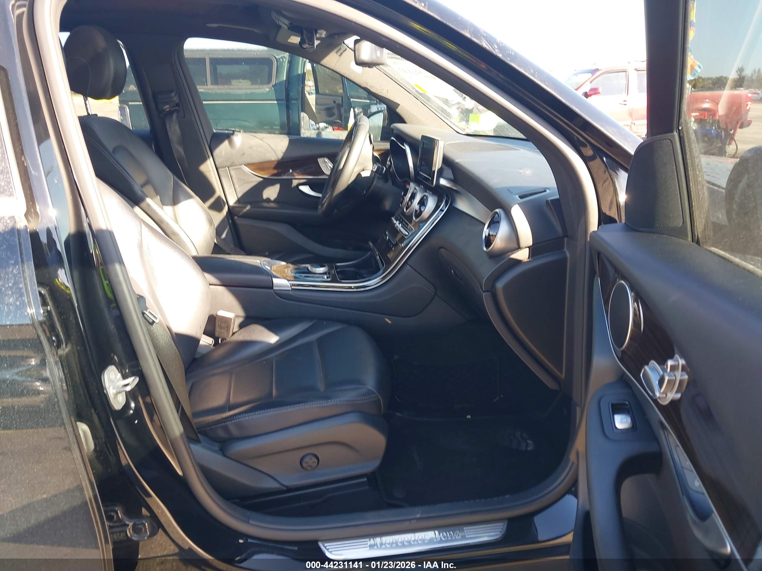 MERCEDES-BENZ GLC image 5