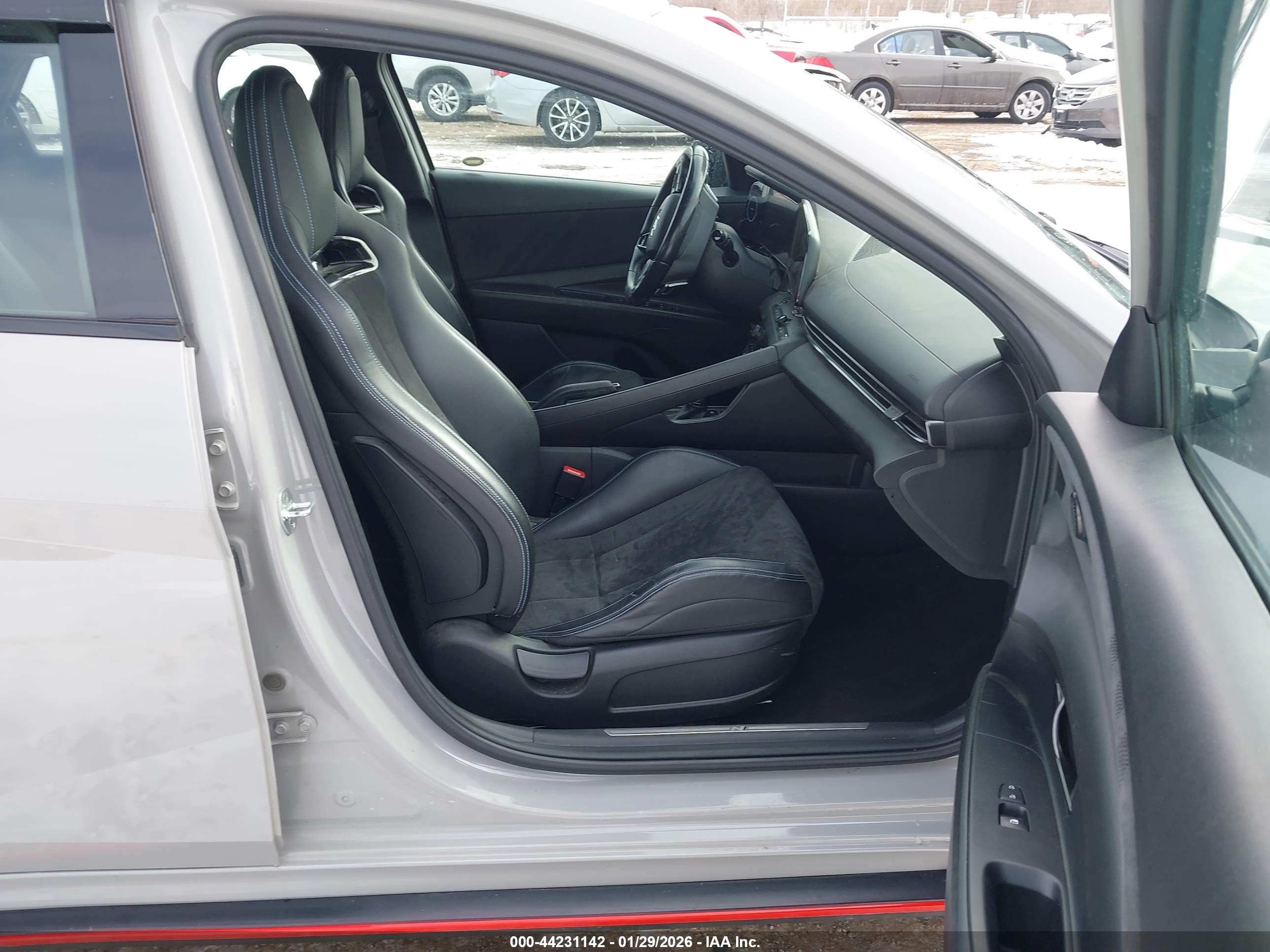 HYUNDAI ELANTRA image 5