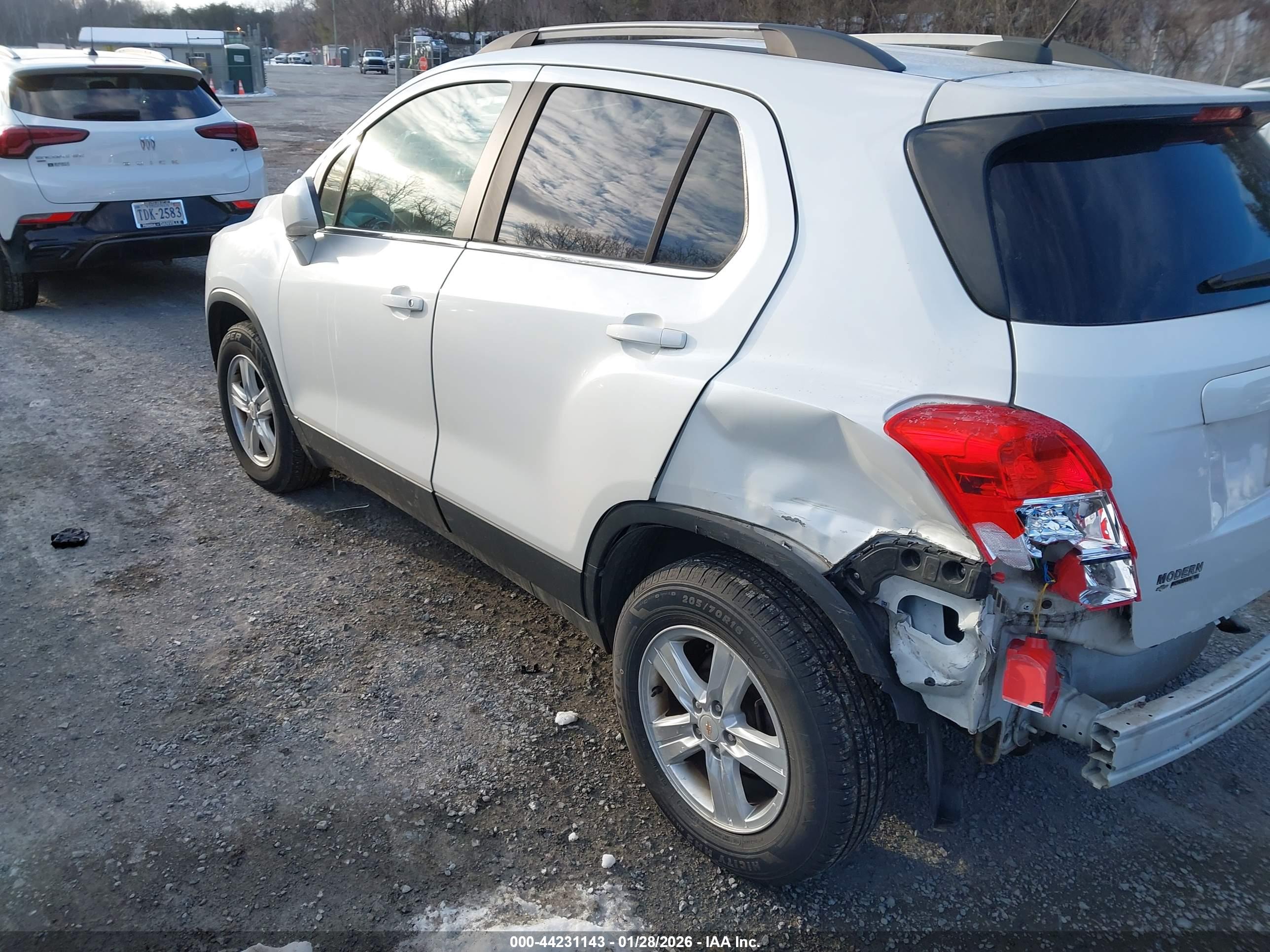 CHEVROLET TRAX image 3