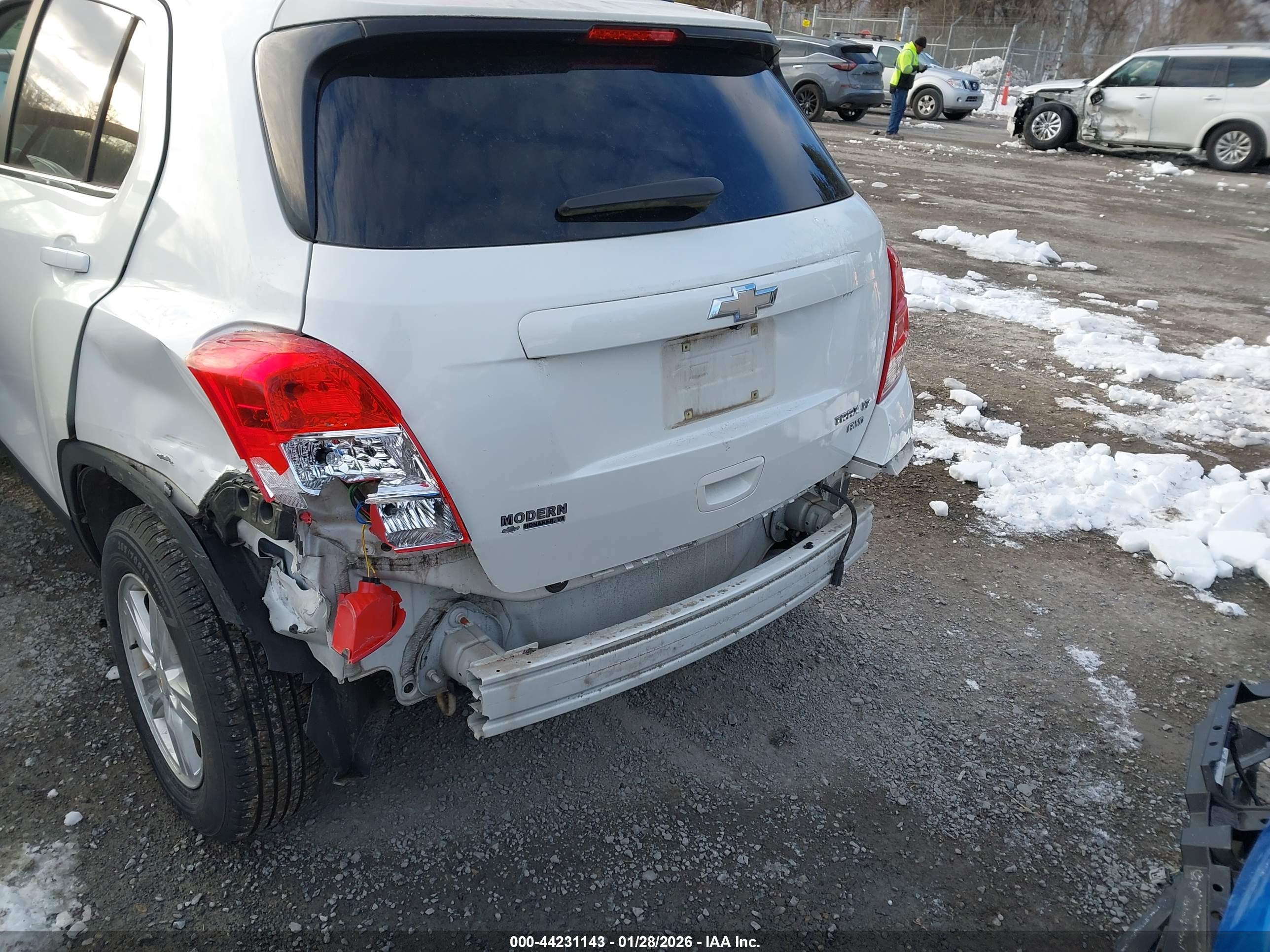 CHEVROLET TRAX image 6