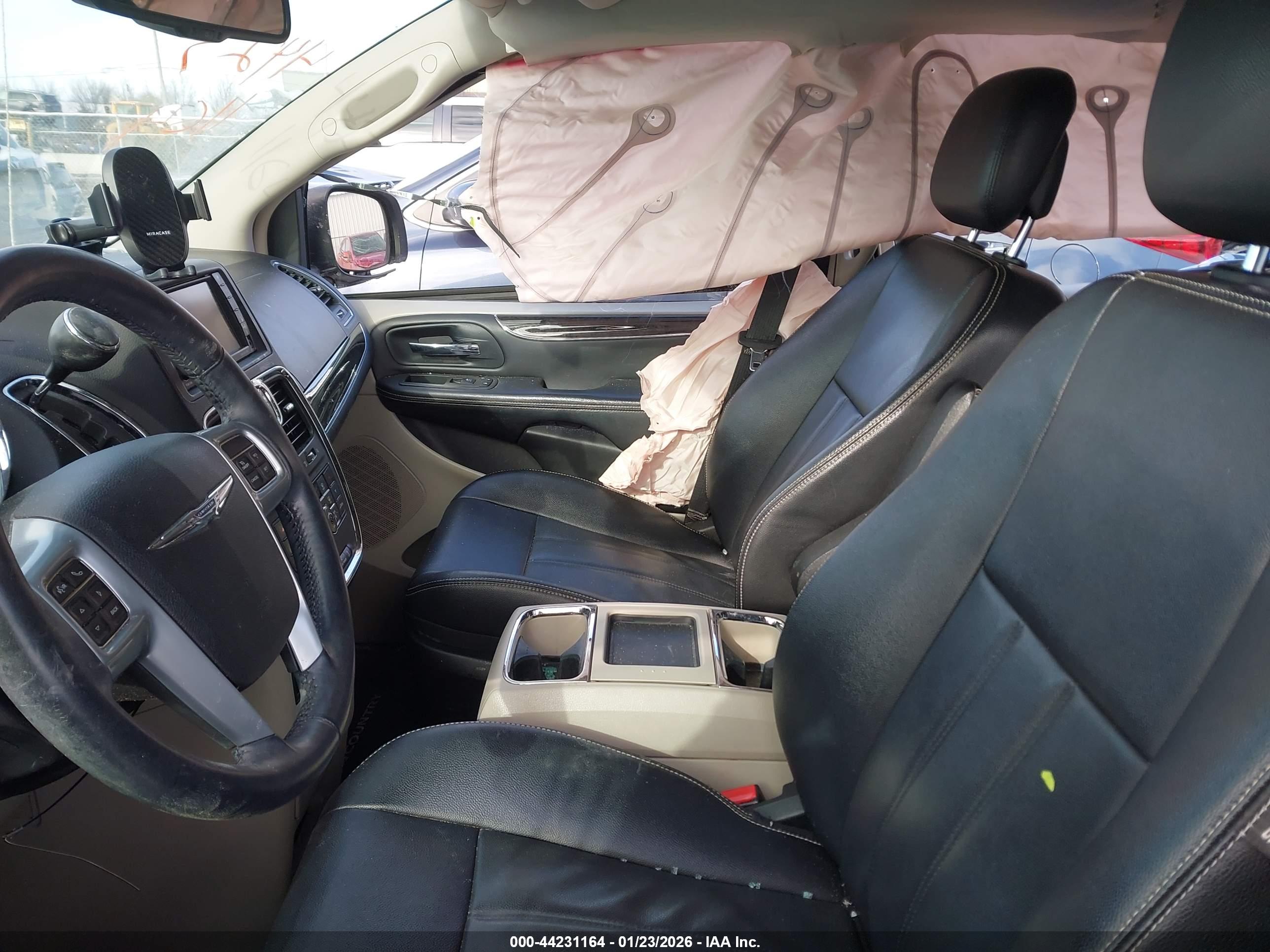 CHRYSLER TOWN image 5