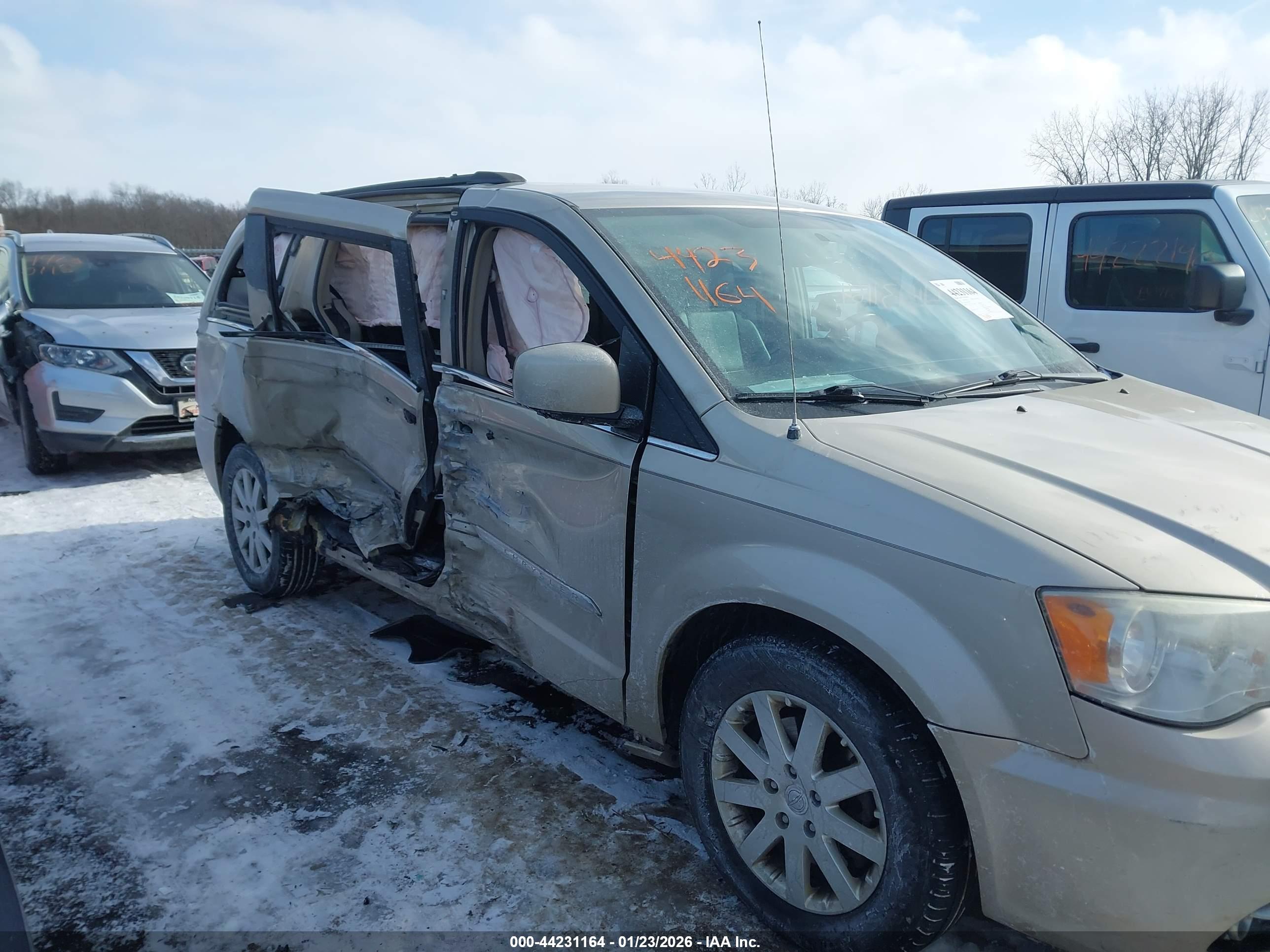 CHRYSLER TOWN image 6
