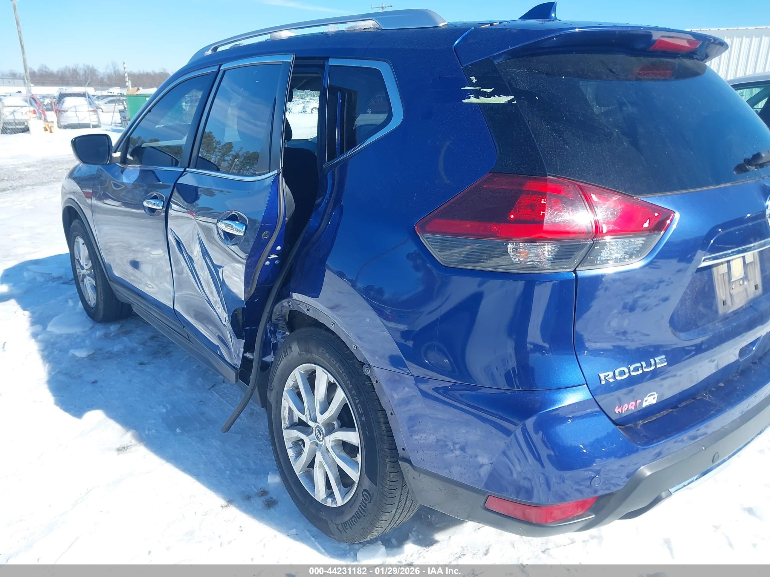 NISSAN ROGUE image 6