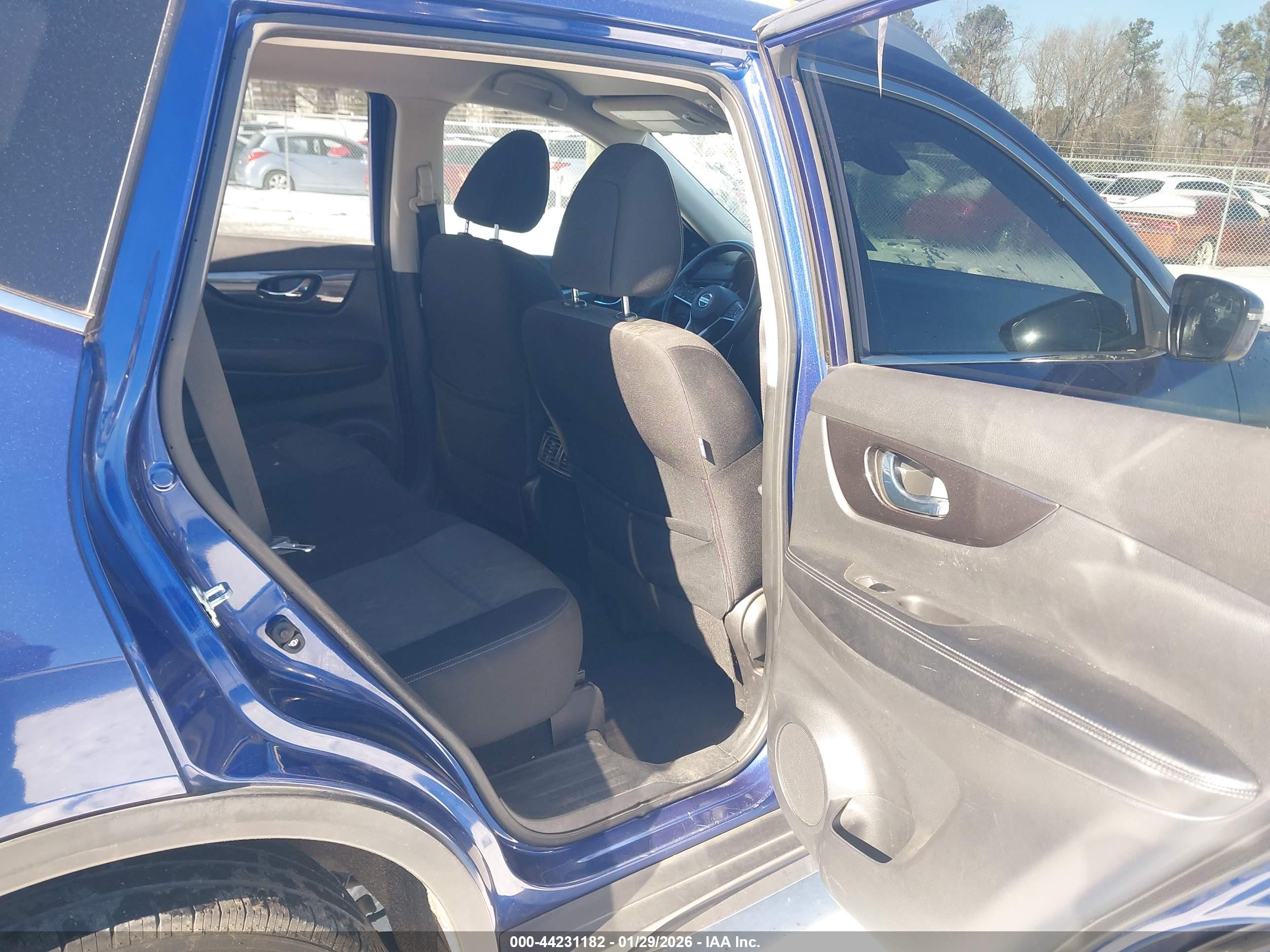 NISSAN ROGUE image 8