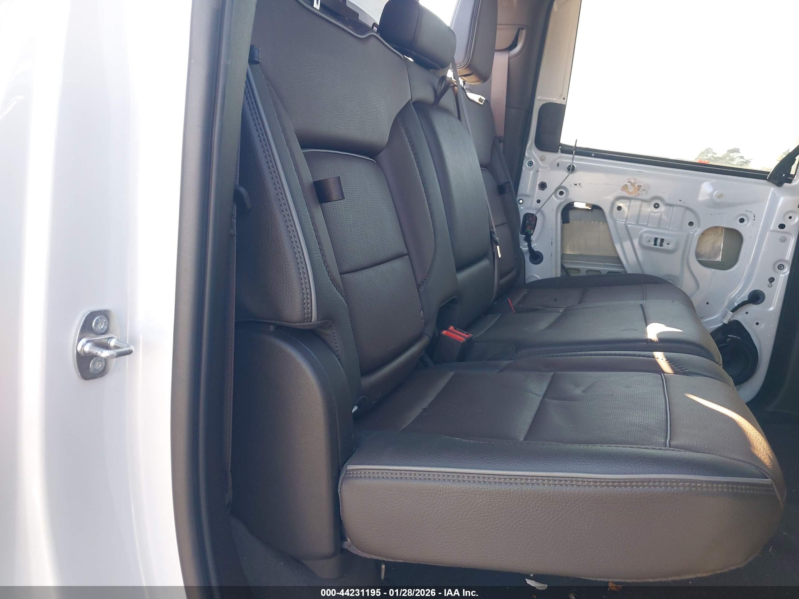 GMC SIERRA image 8