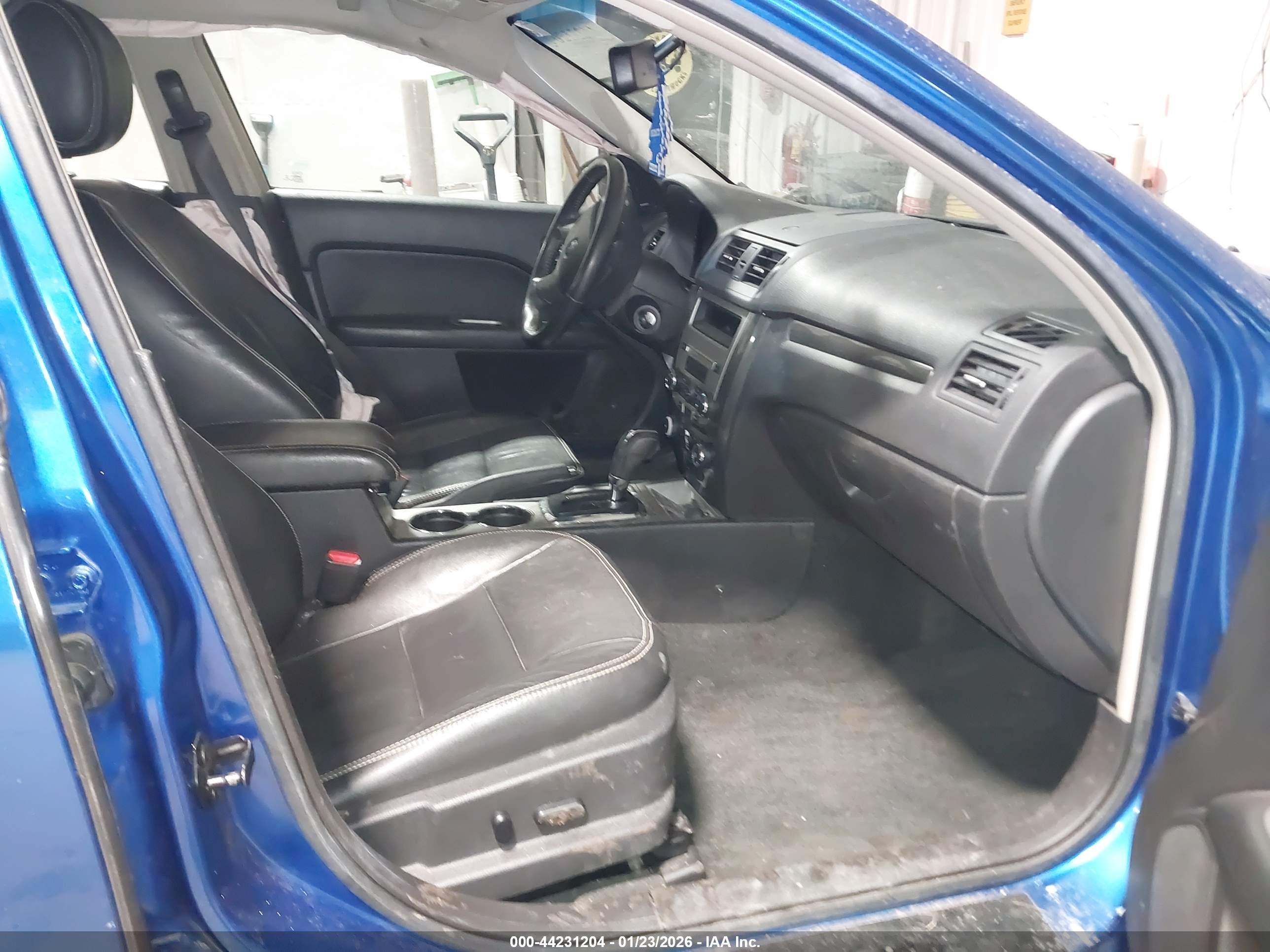 FORD FUSION image 5