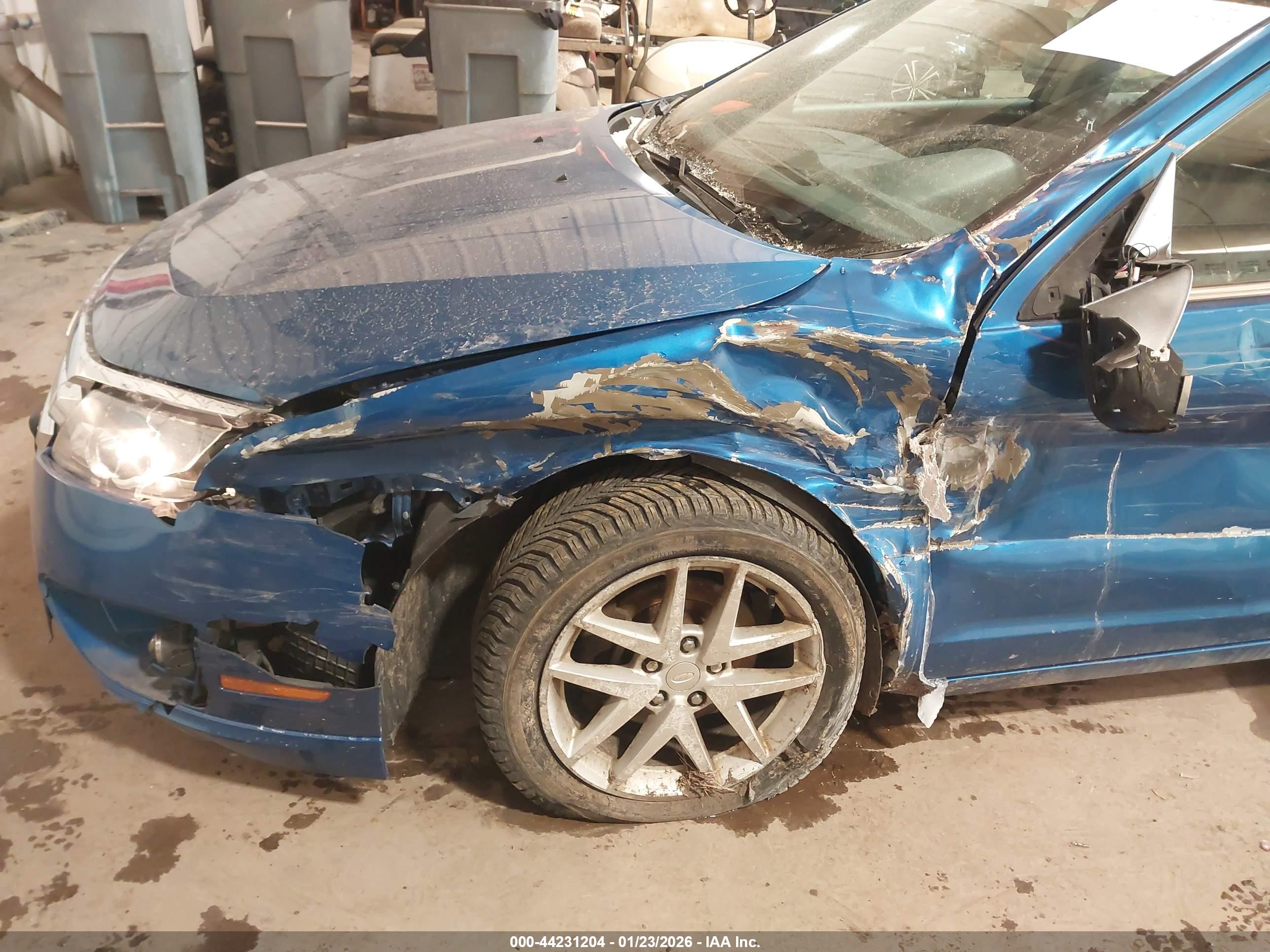 FORD FUSION image 6