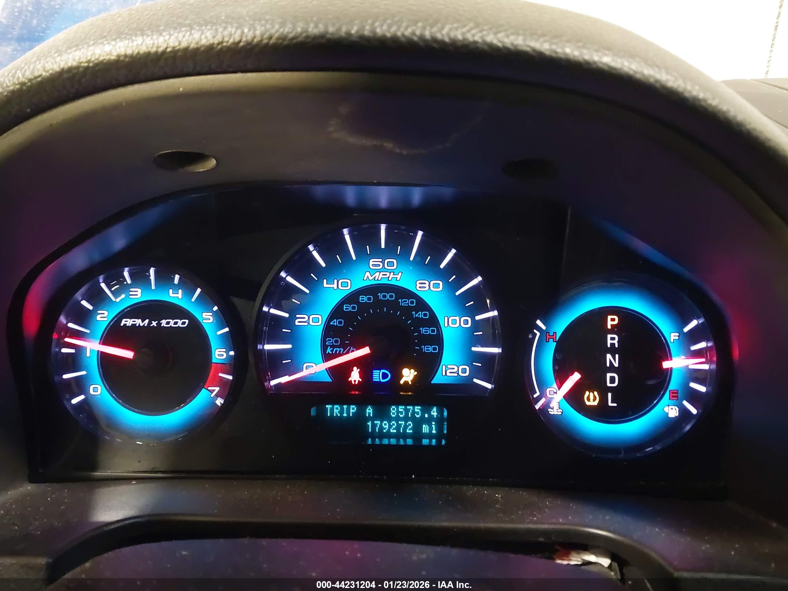 FORD FUSION image 7