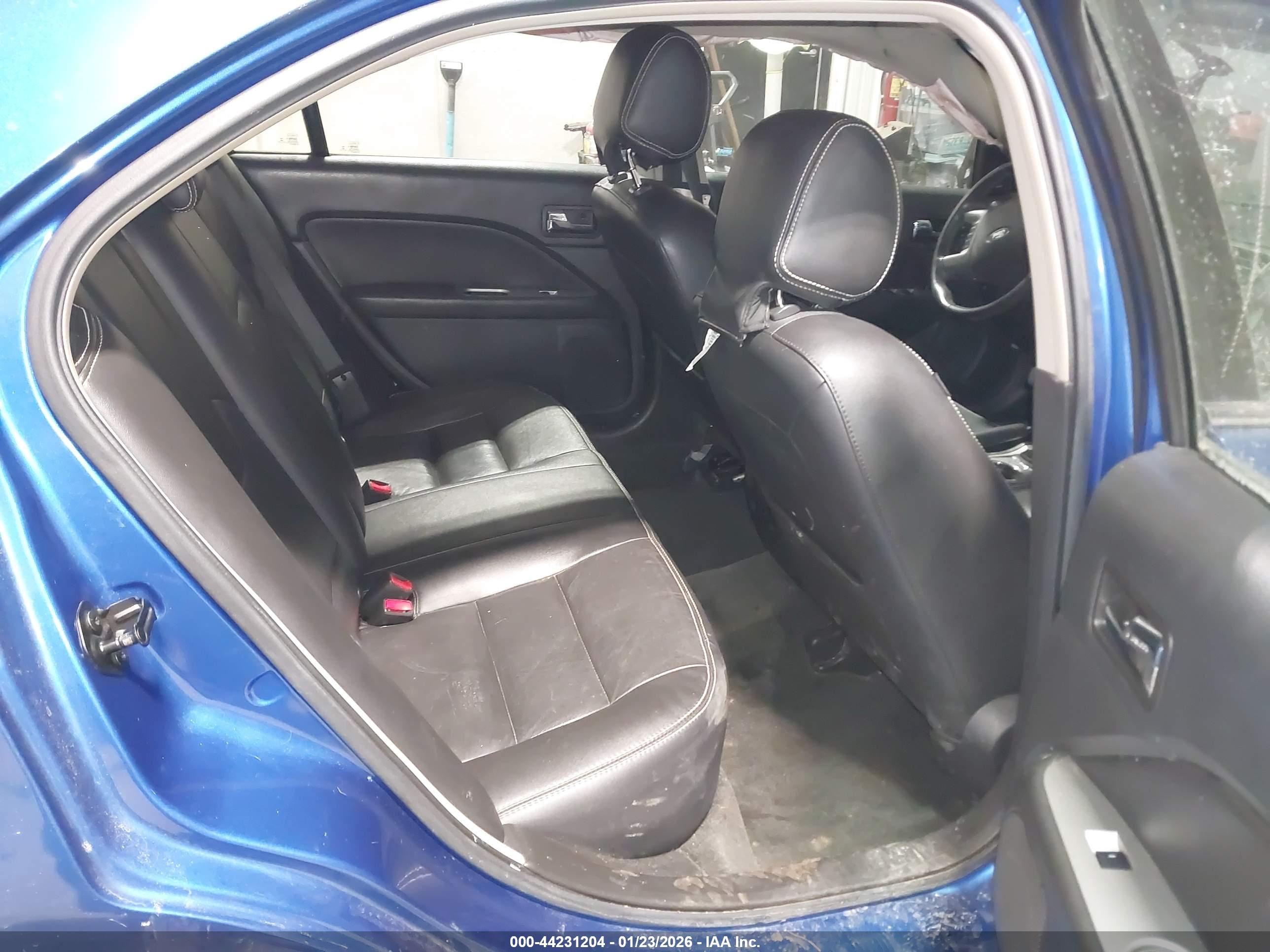 FORD FUSION image 8