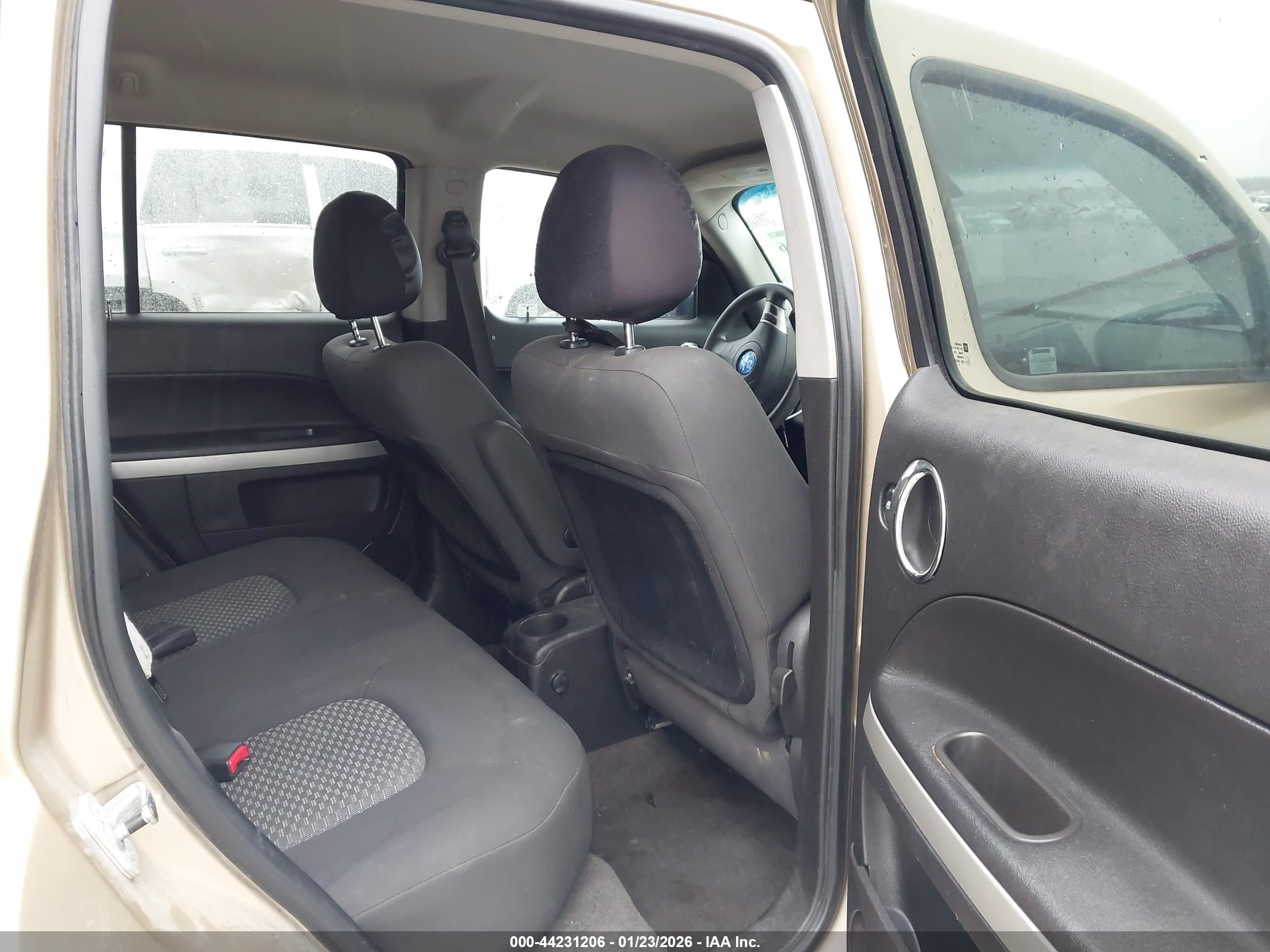 CHEVROLET HHR image 8