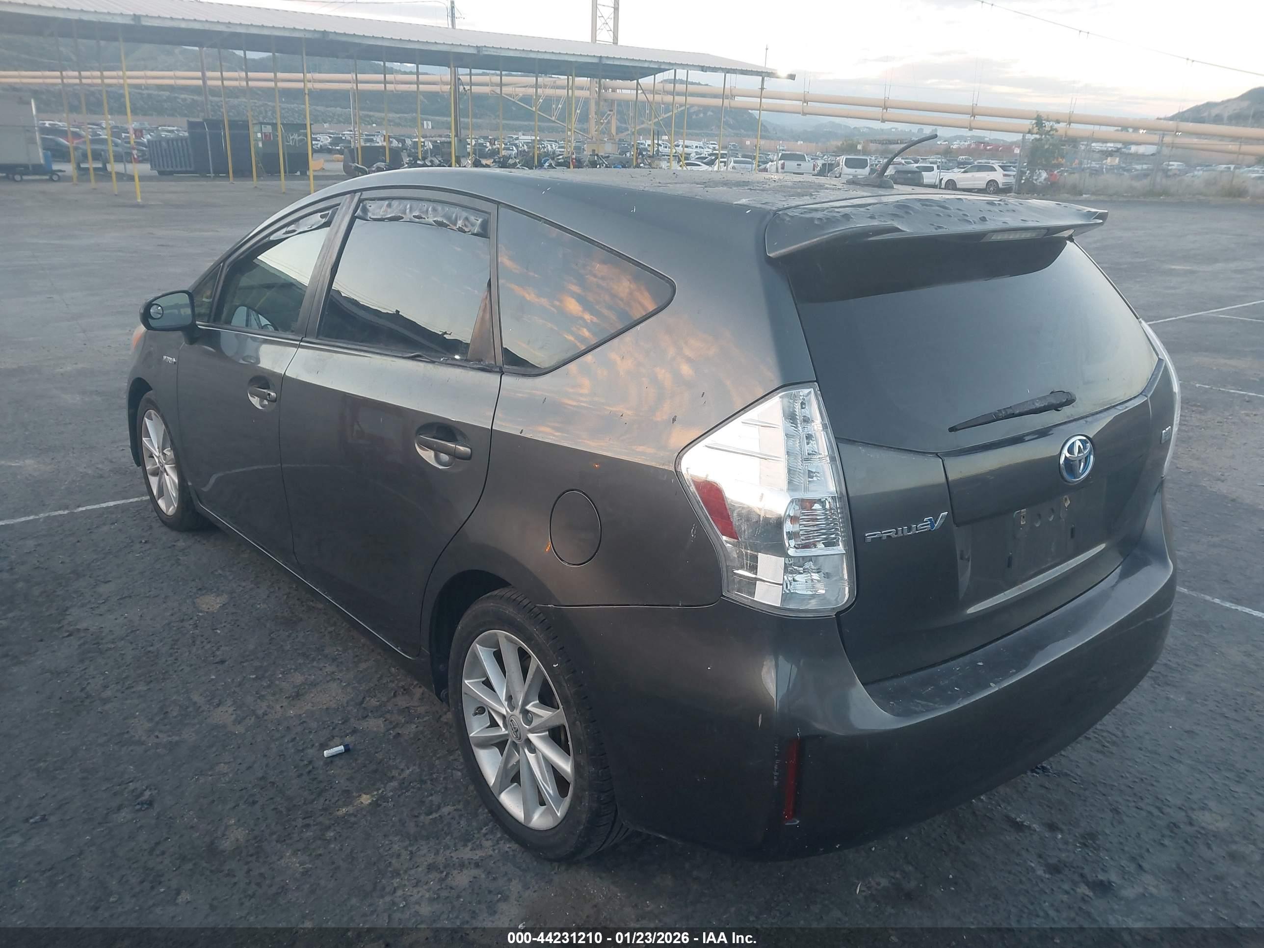 TOYOTA PRIUS image 3