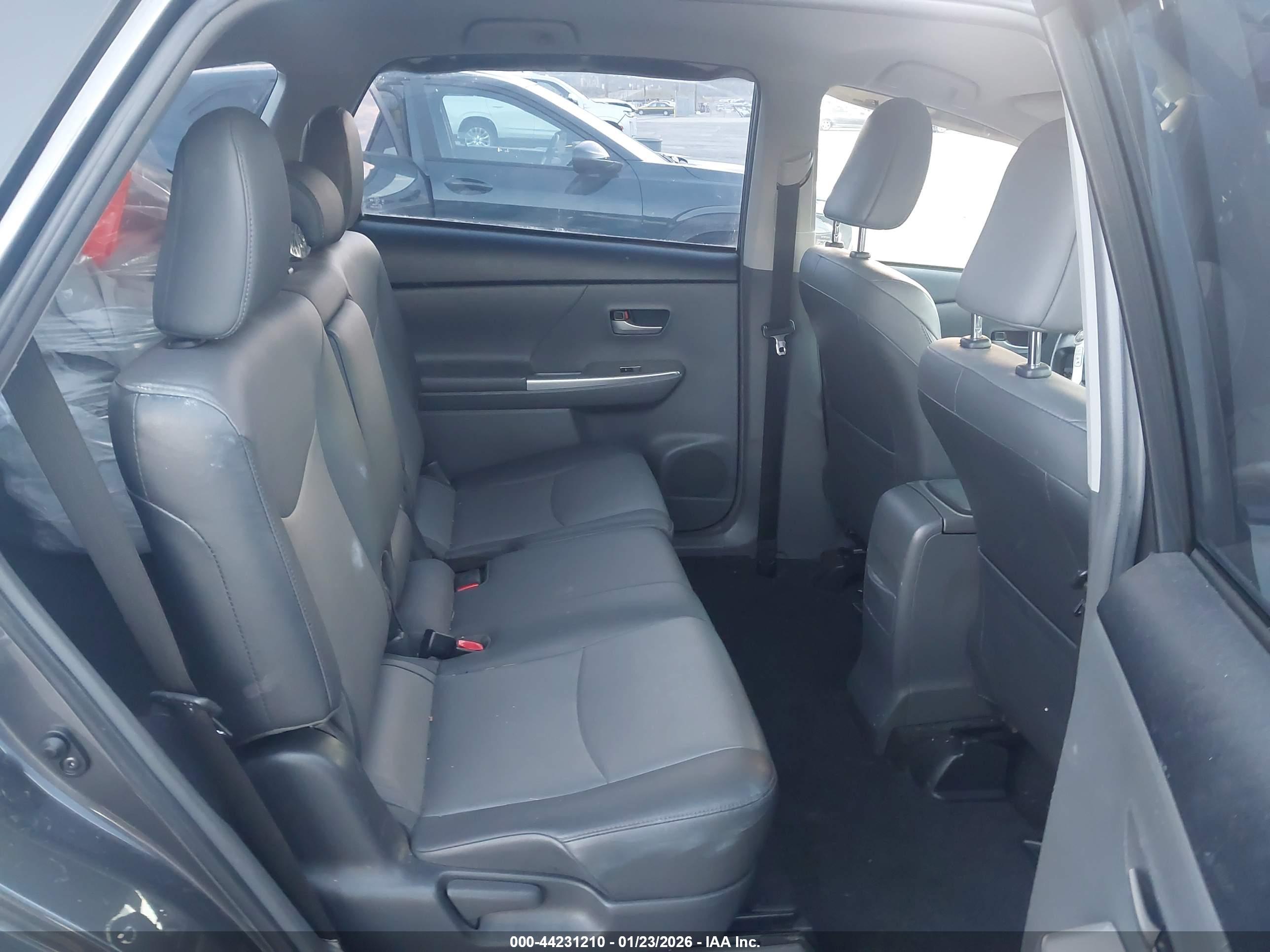 TOYOTA PRIUS image 8