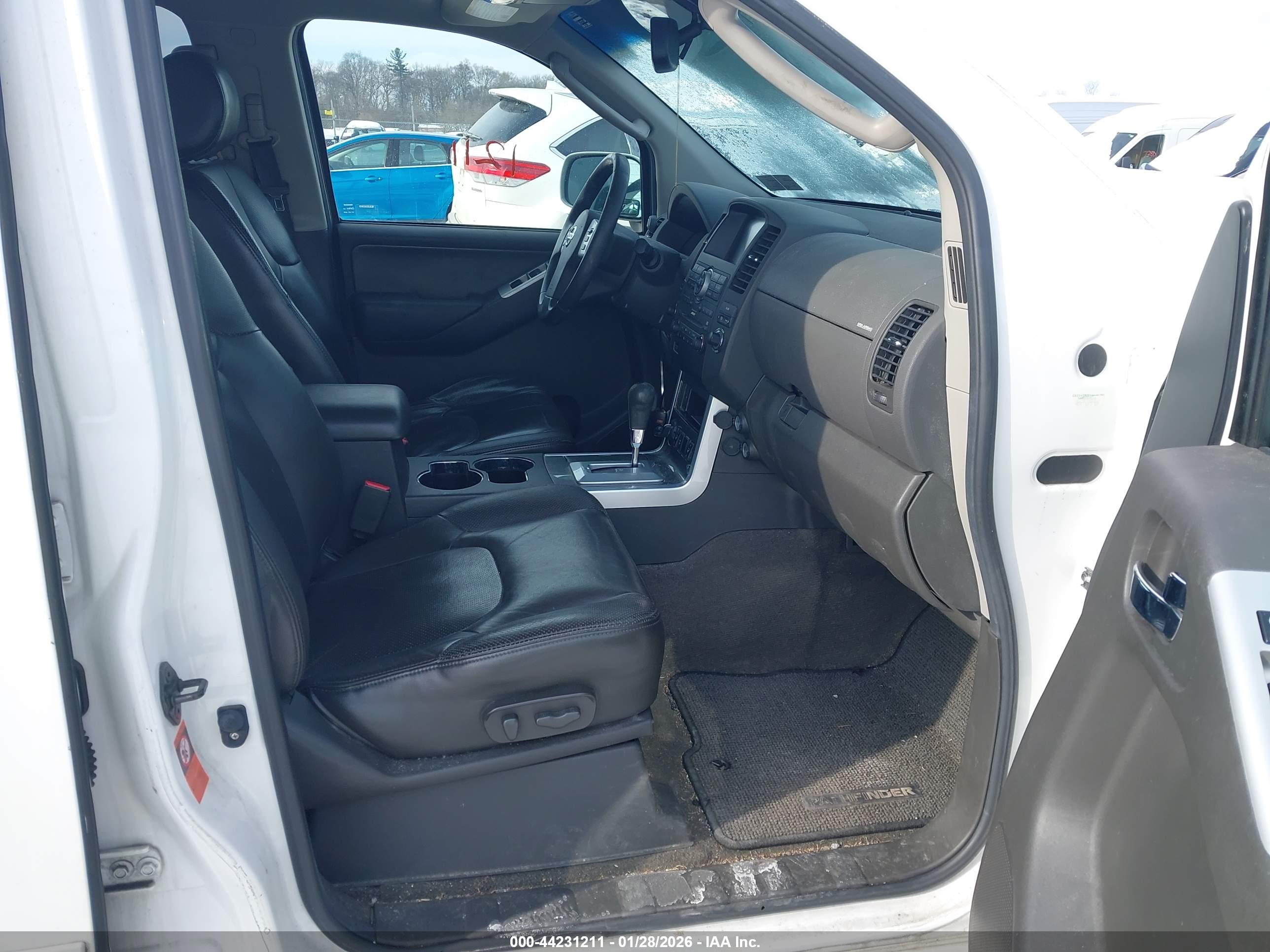 NISSAN PATHFINDER image 5