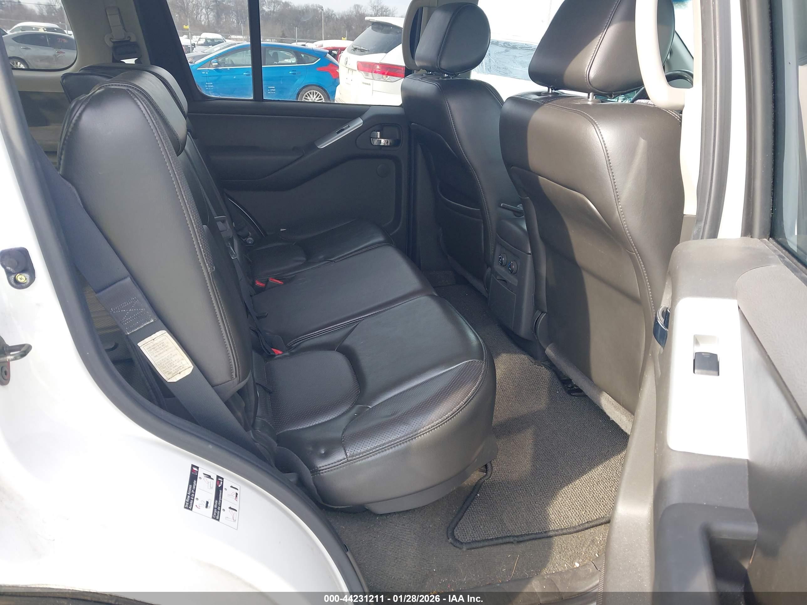 NISSAN PATHFINDER image 8