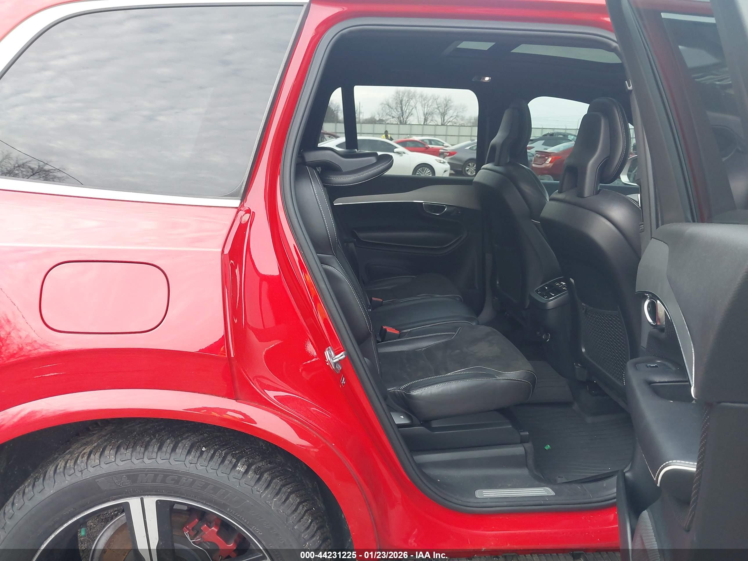 VOLVO XC90 image 8