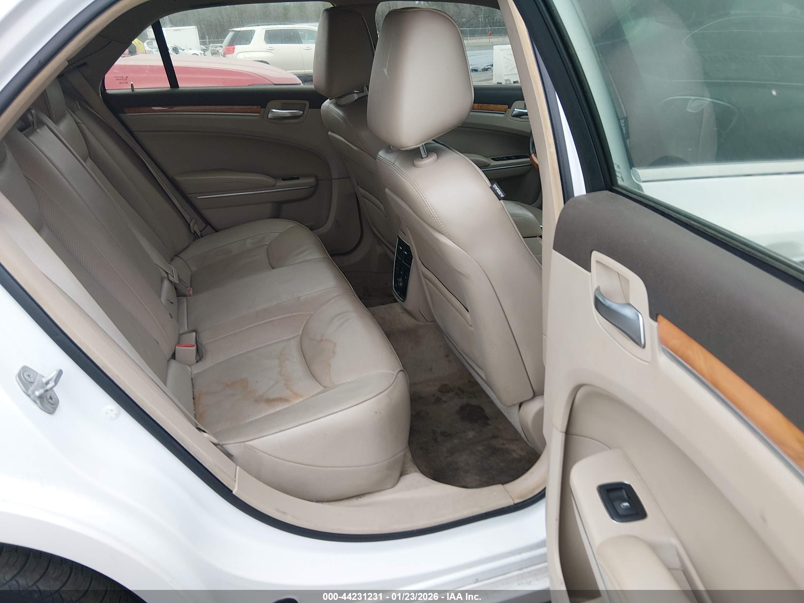 CHRYSLER 300C image 8