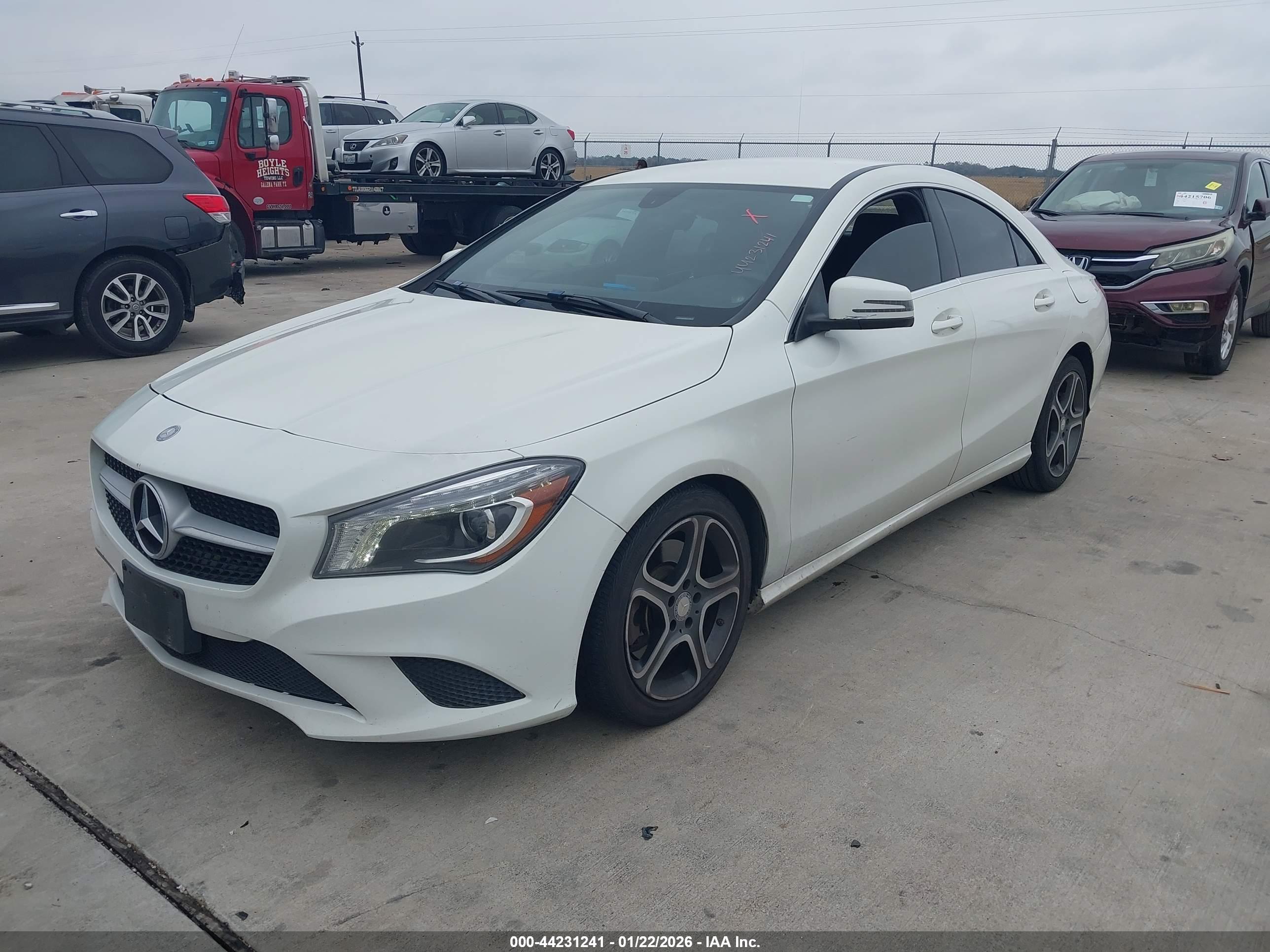 MERCEDES-BENZ CLA image 2