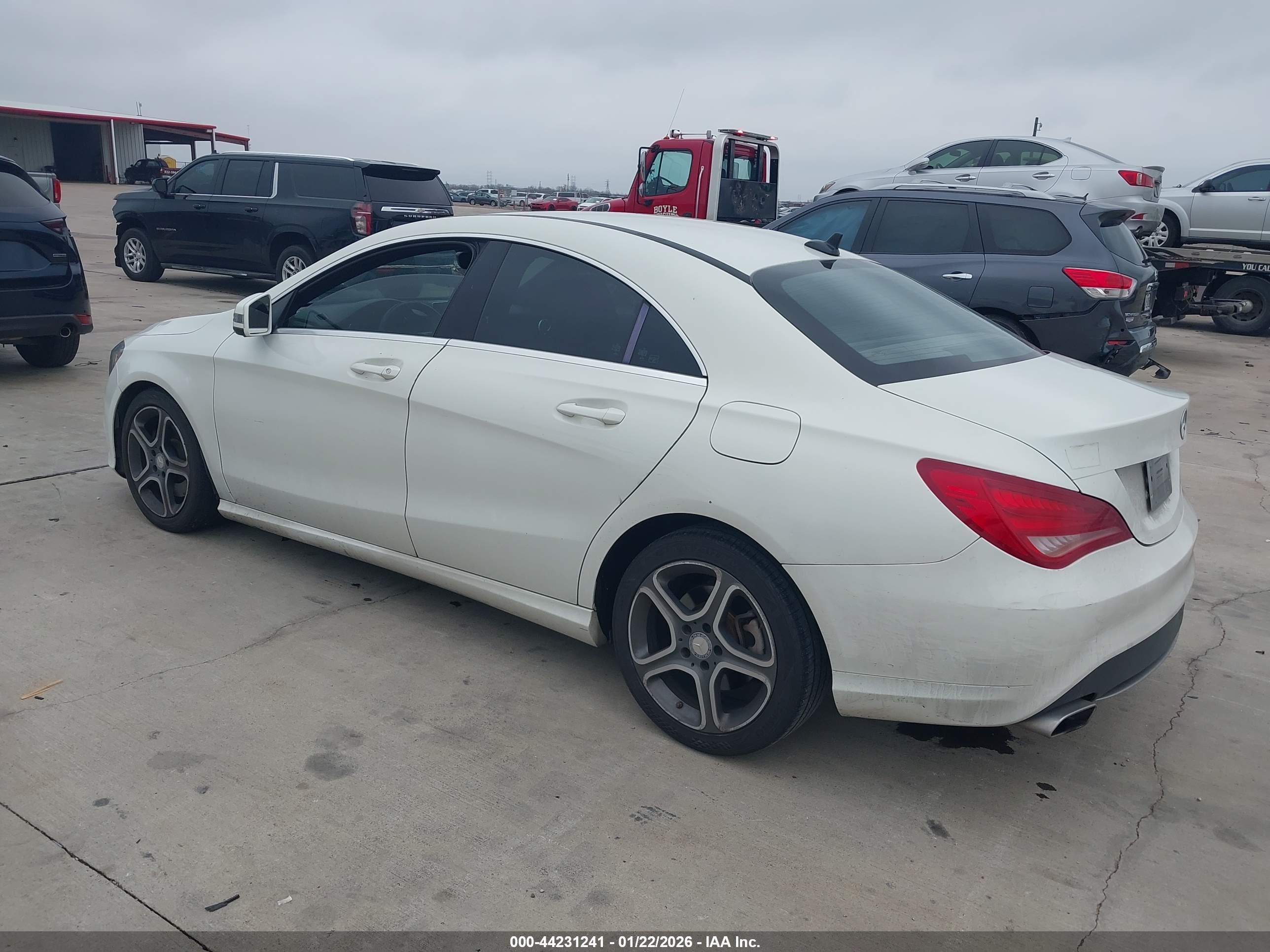 MERCEDES-BENZ CLA image 3