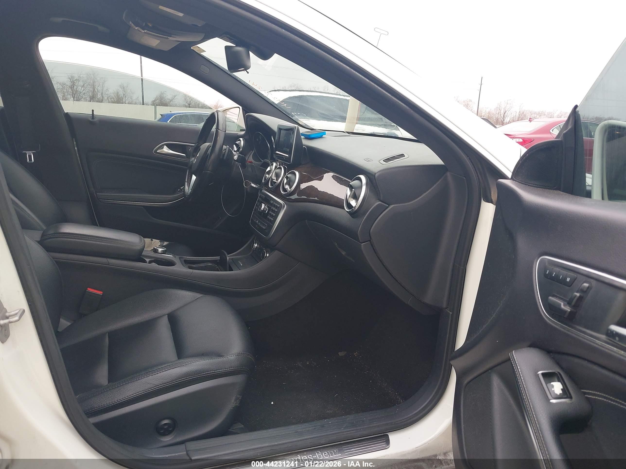 MERCEDES-BENZ CLA image 5