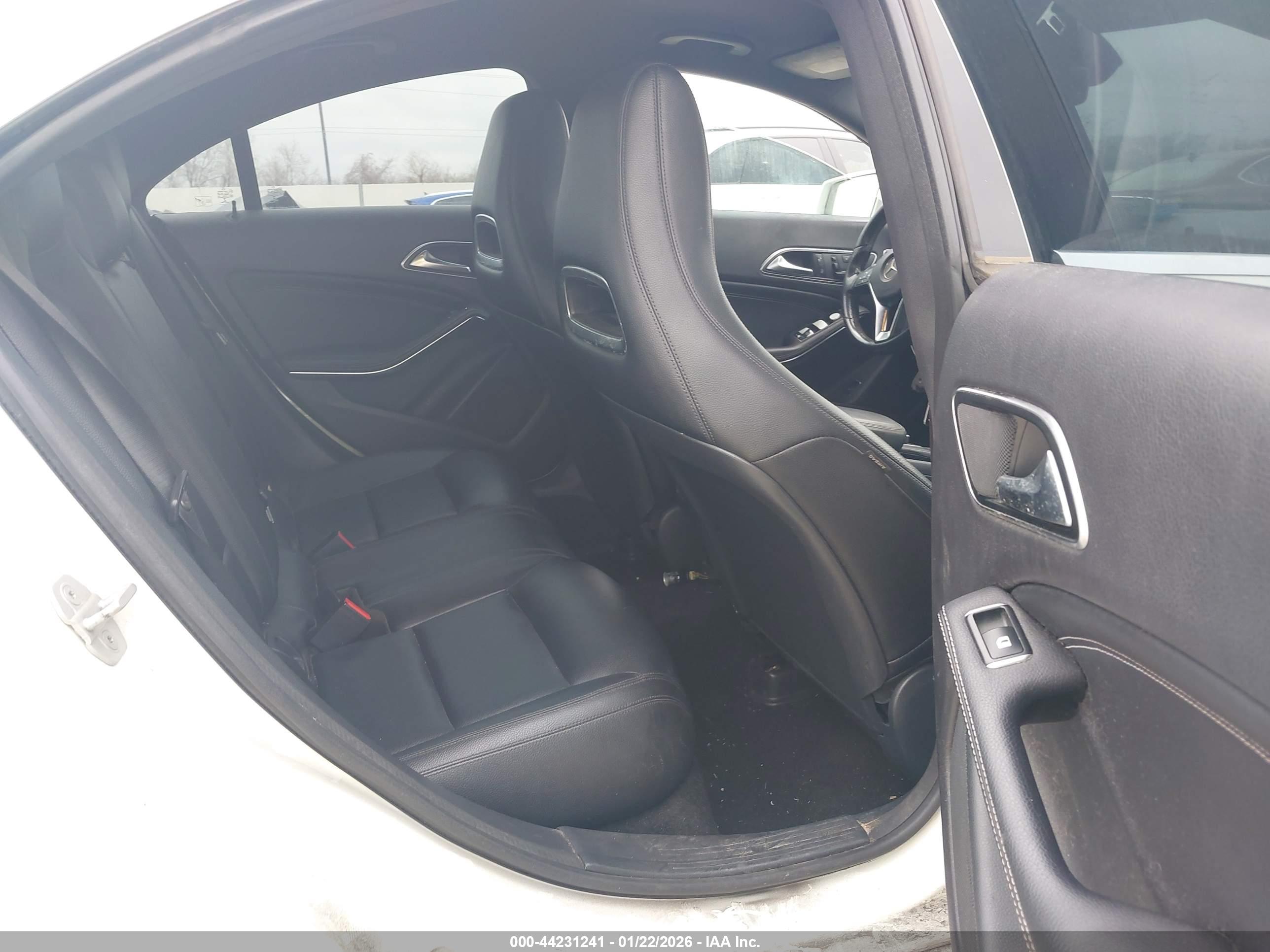 MERCEDES-BENZ CLA image 8