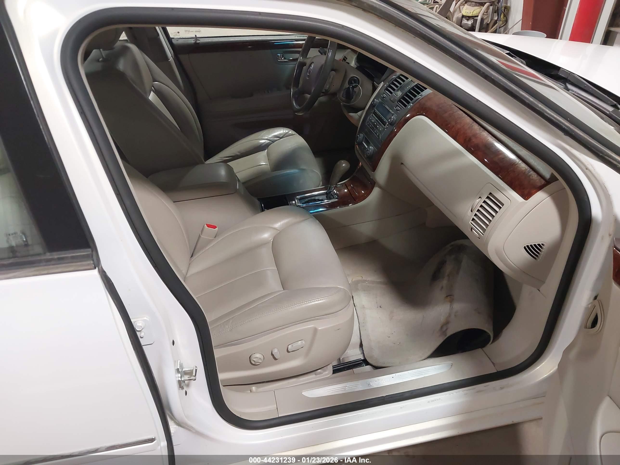 CADILLAC DTS image 5