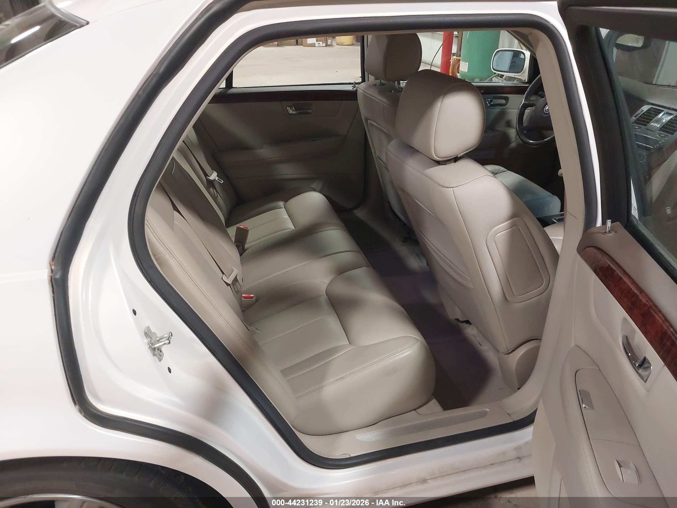 CADILLAC DTS image 8