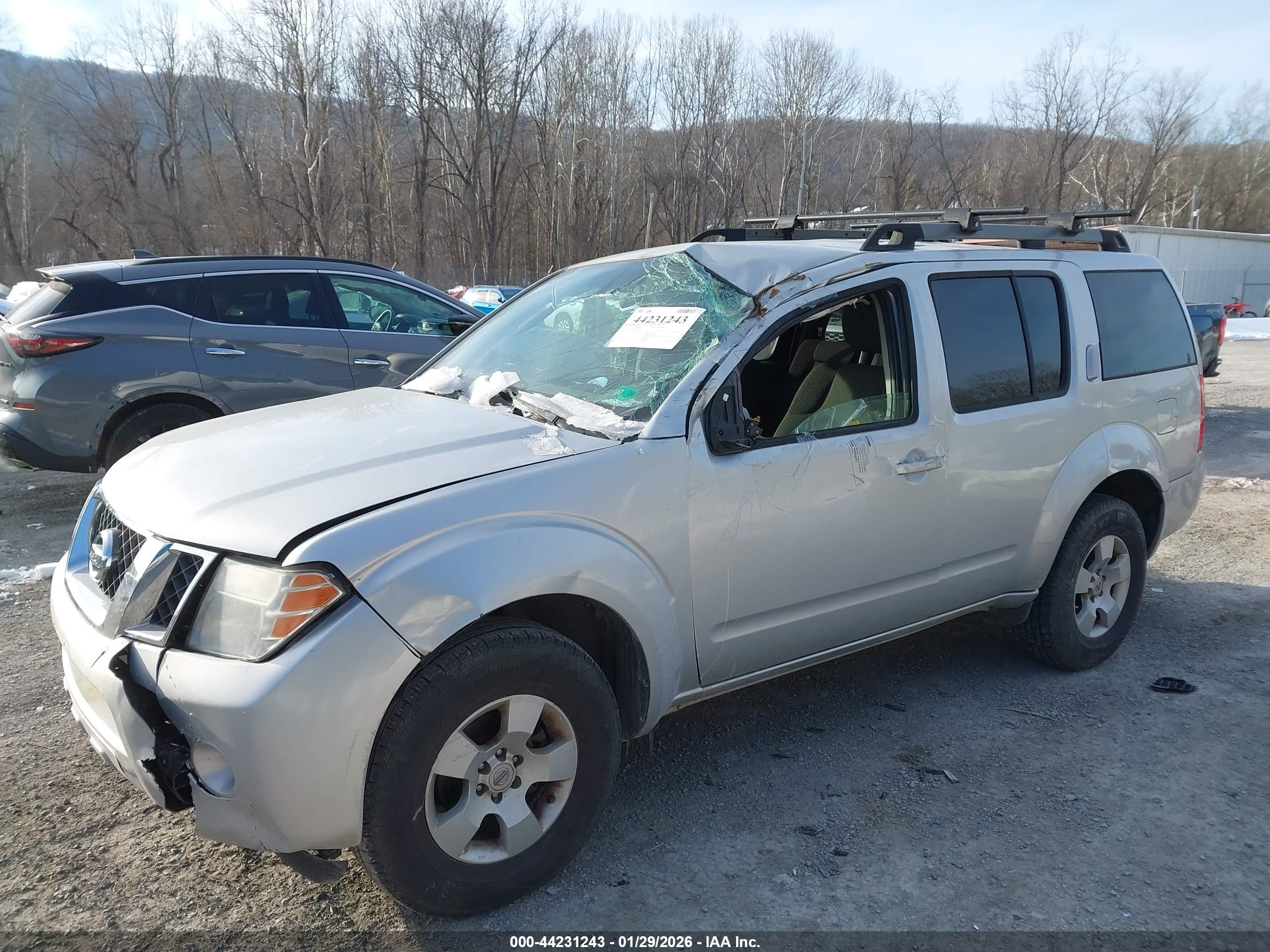 NISSAN PATHFINDER image 2